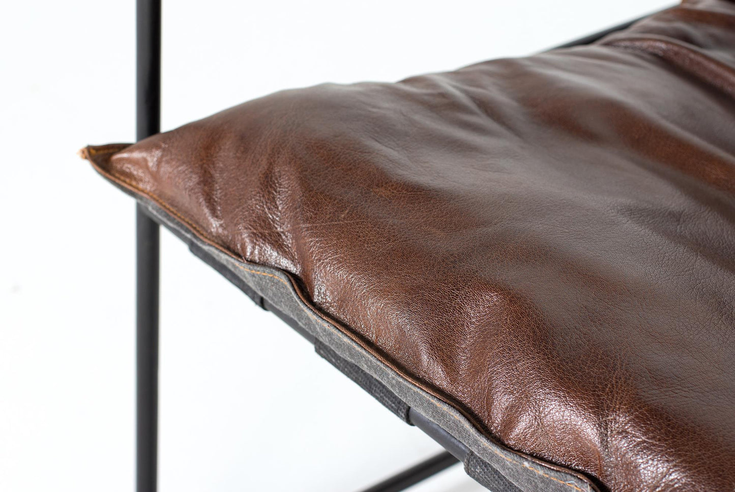 Sillon de piel marron con estructura de metal - GINER Y COLOMER