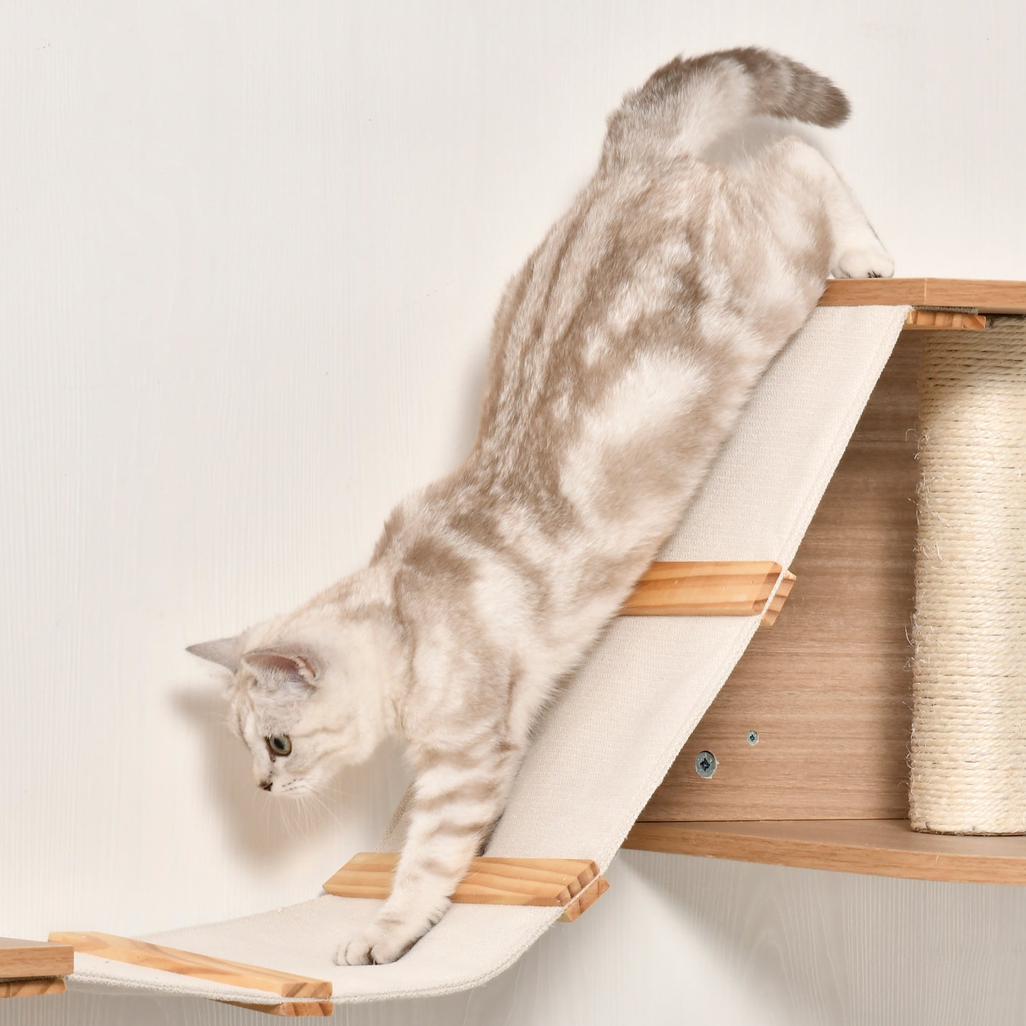 PawHut Estantes de Pared Gatos Escaleras de Tela para Gatos con Plataformas y Postes Rascadores de Sisal Centro de Actividades de Escalada 129x40x31,5 cm Marrón Claro