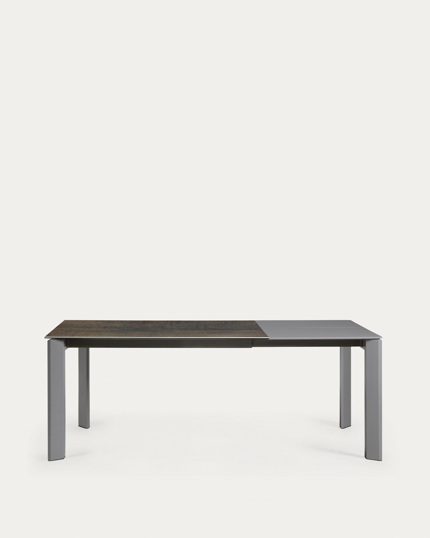 Mesa extensible Axis de porcelánico acabado Iron Moss y patas acero gris oscuro 140 (200) cm