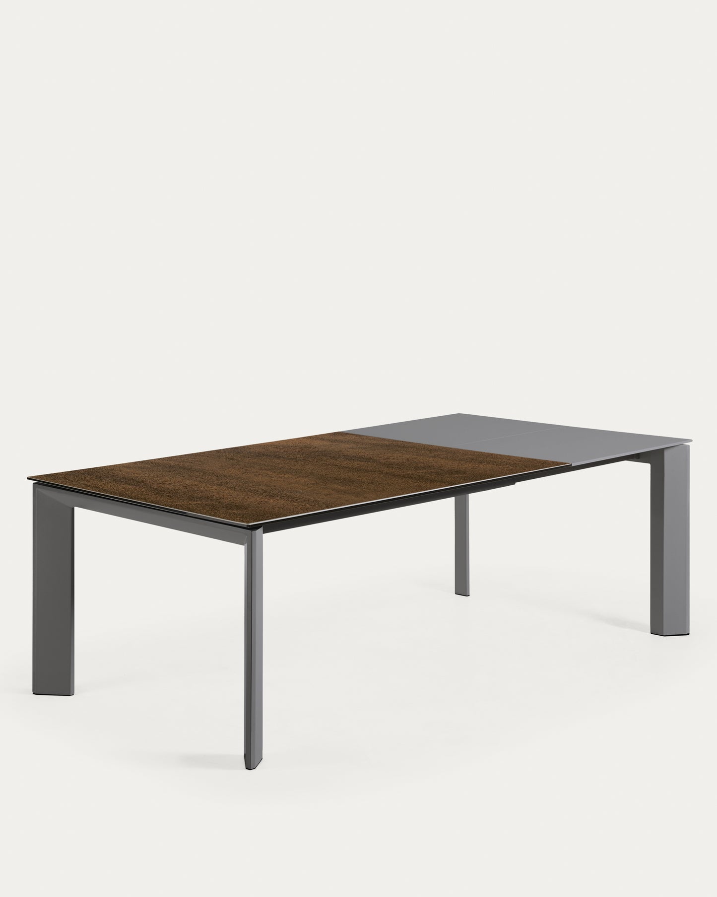 Mesa extensible Axis porcelánico acabado Iron Corten y patas acero gris oscuro 160 (220) cm