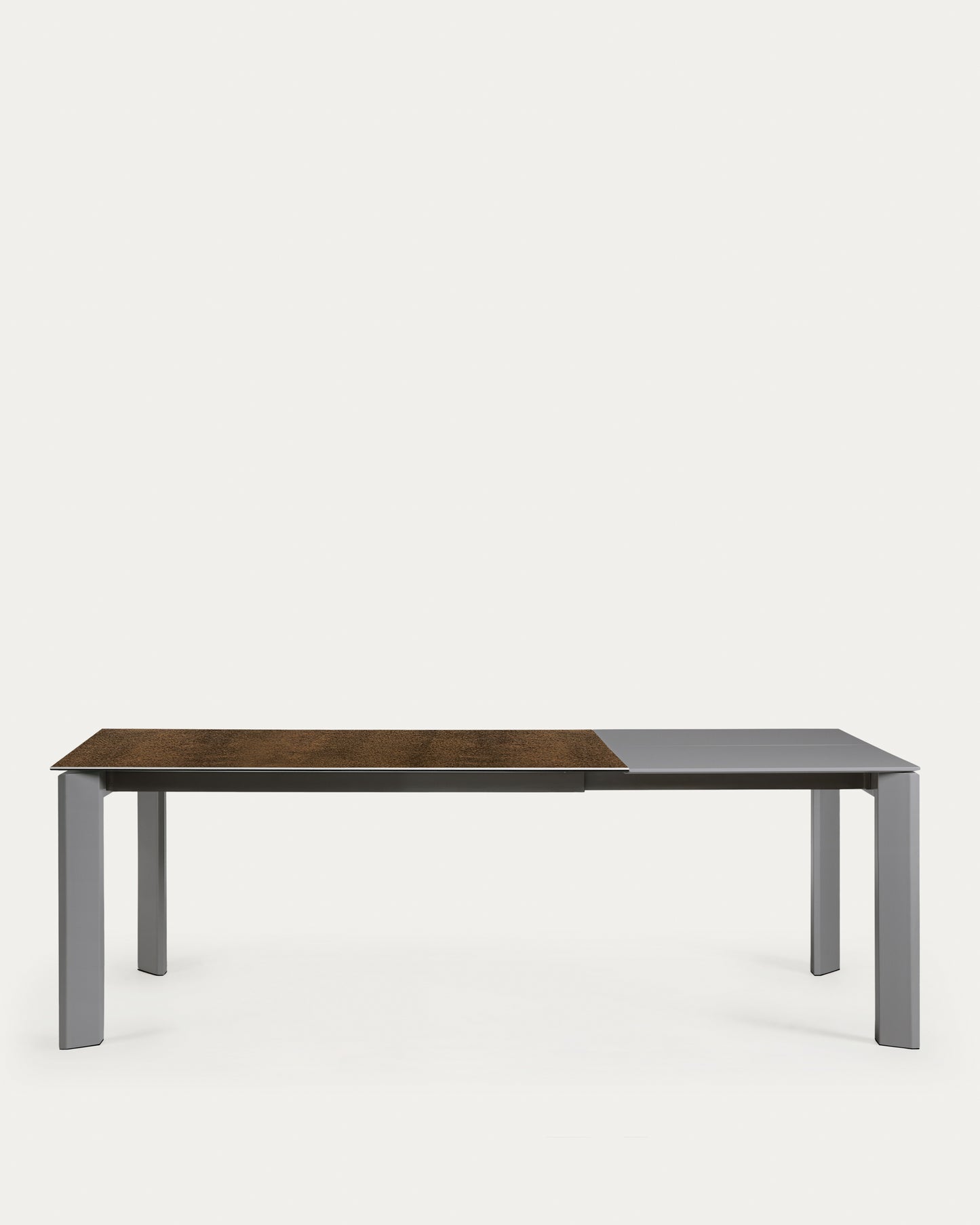 Mesa extensible Axis porcelánico acabado Iron Corten y patas acero gris oscuro 160 (220) cm