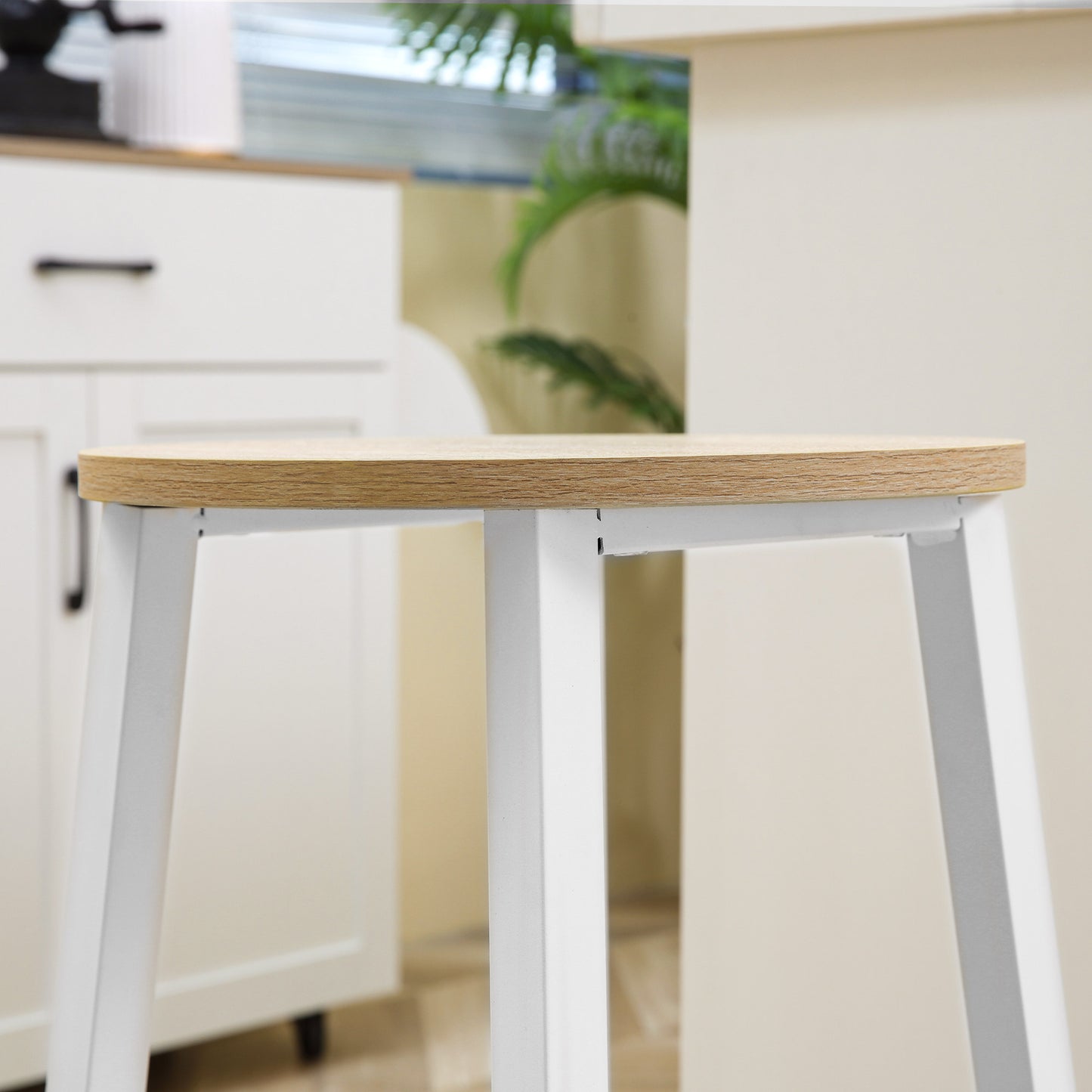 HOMCOM Conjunto de 4 Taburetes de Bar Taburetes Altos de Cocina con Patas de Acero y Reposapiés Carga 75 kg para Salón Comedor 32,5x32,5x65 cm Natural y Blanco