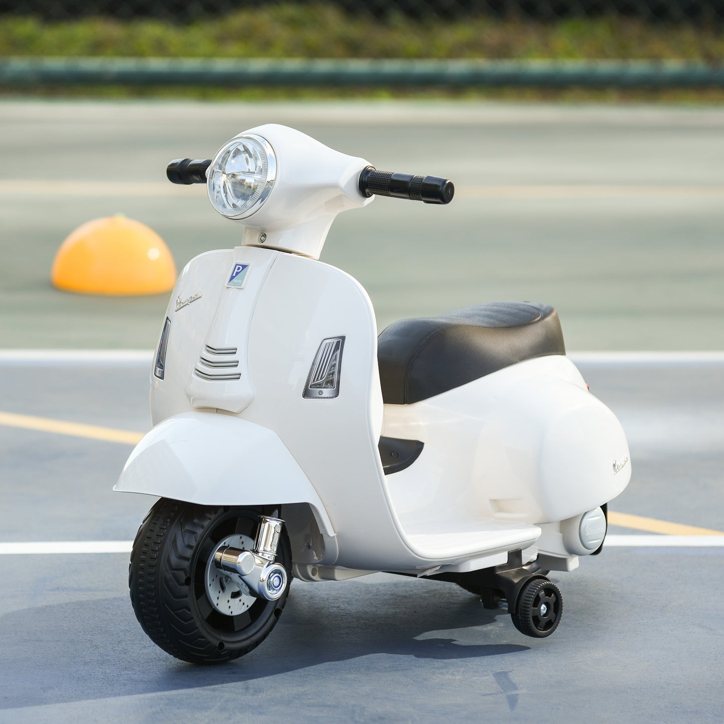 HOMCOM Moto Eléctrica Vespa para Niños de 18-36 Meses Moto de Batería 6V con Faro Bocina y 4 Ruedas Motocicleta Infantil con Licencia 66,5x38x52 cm Blanco