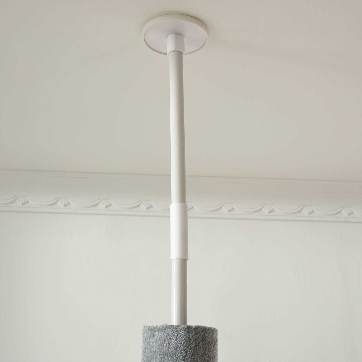 PawHut Árbol Rascador para Gatos Rascador para Fijar al Techo Altura 217 cm con Plataformas Cueva Postes de Sisal Bolas Colgantes Gris Claro