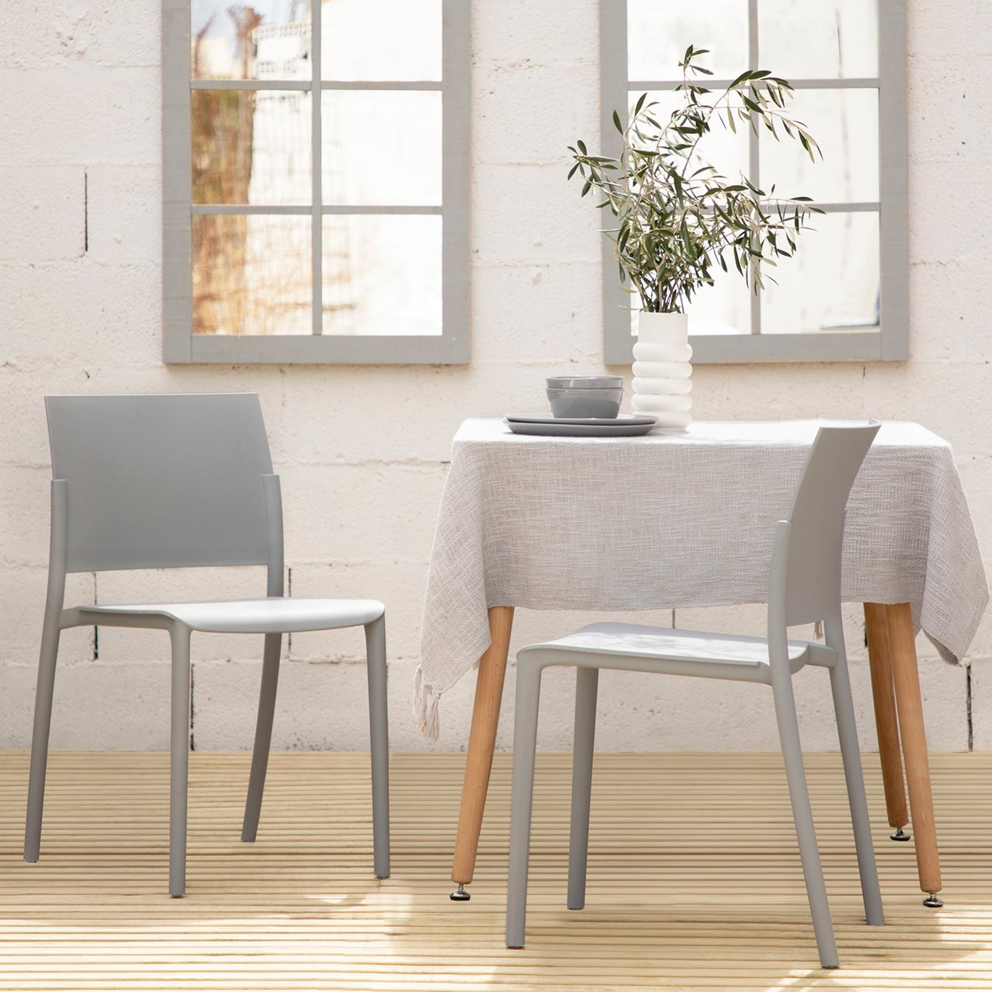 Silla de comedor en polipropileno gris Jeven -  Klast