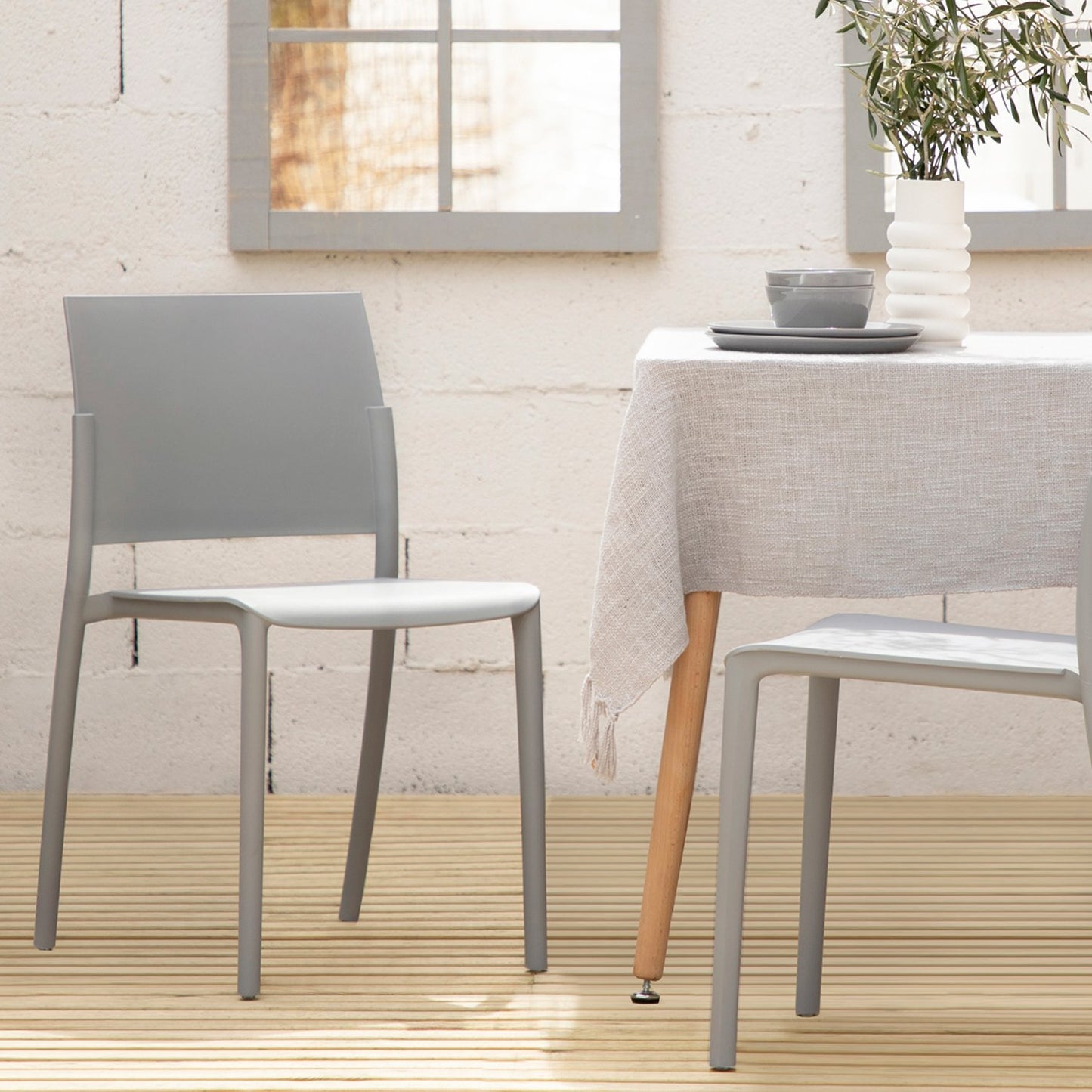 Silla de comedor en polipropileno gris Jeven -  Klast