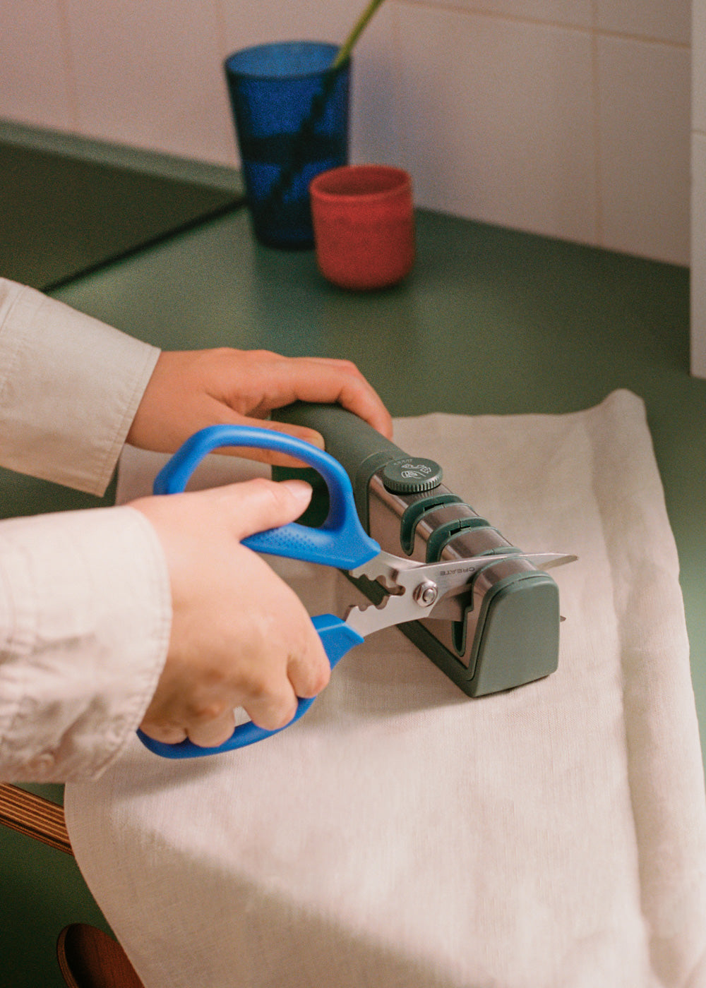 KITCHENWARE STUDIO - Afilador de cuchillos y tijeras de cocina