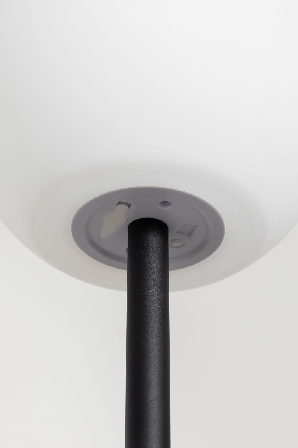 Lámpara de Pie LED Inalámbrica en Hierro para Exterior Kiemery Negro -  SKLUM