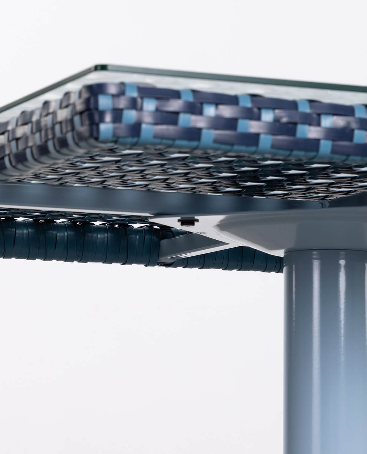 Mesa de Exterior Cuadrada de Aluminio y Cristal Templado (70x70 cm) Roys Azul Storm - The Masie