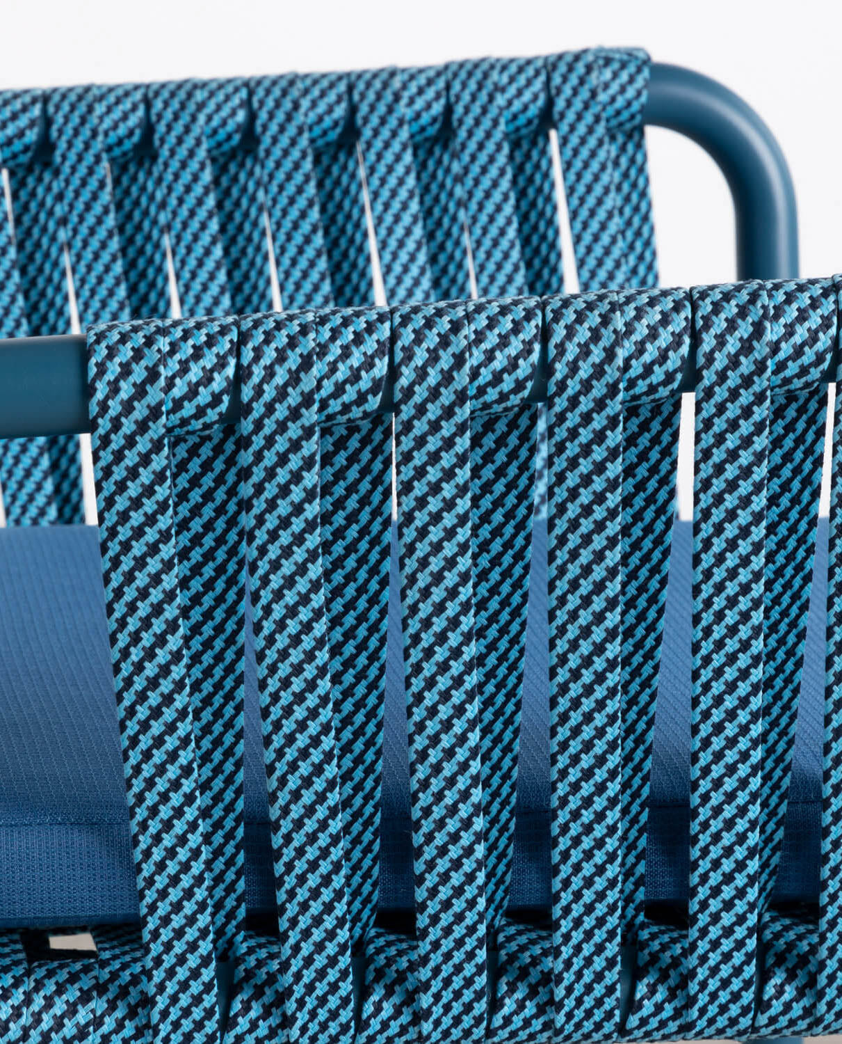Pack 4 Sillas de Comedor con Reposabrazos de Aluminio y cuerda Drian Azul Pacífico y Azul medio - The Masie