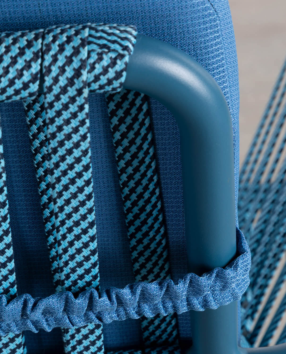 Pack 4 Sillas de Comedor con Reposabrazos de Aluminio y cuerda Drian Azul Pacífico y Azul medio - The Masie