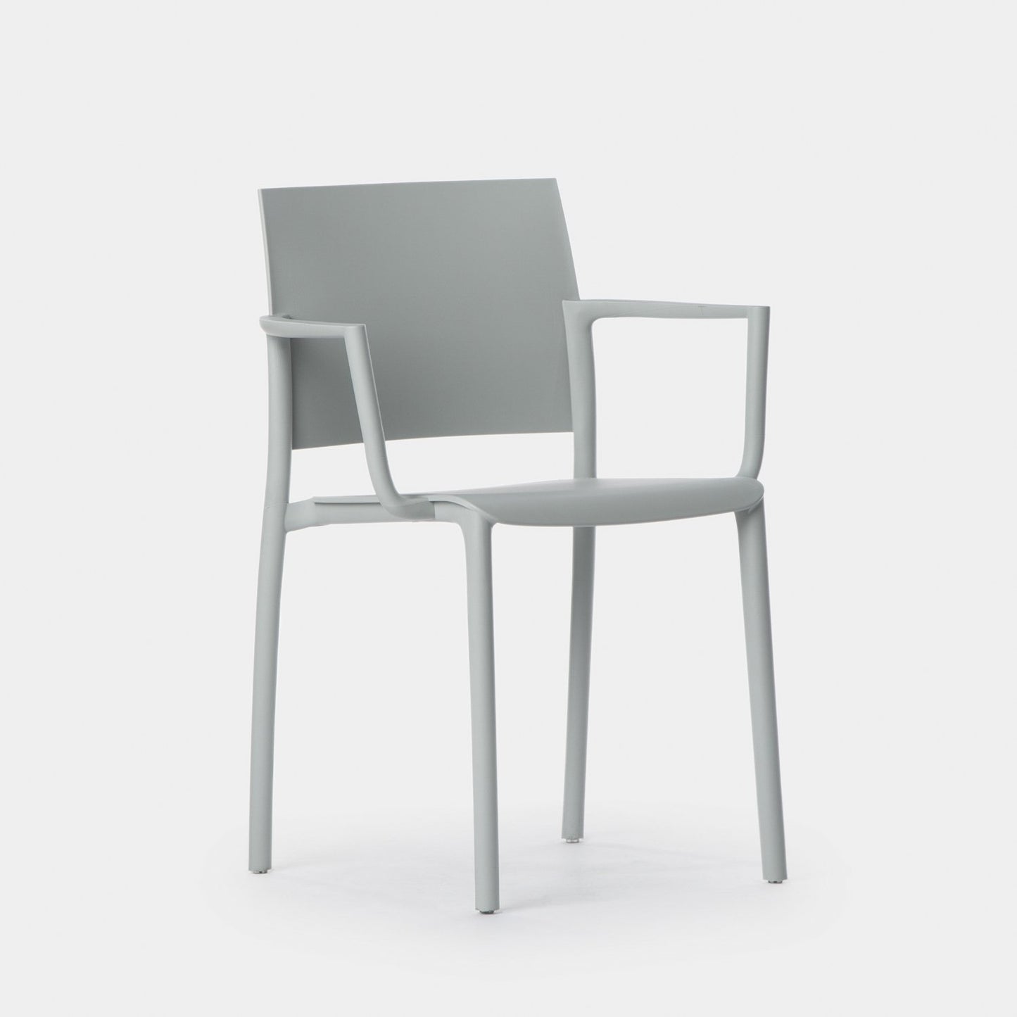 Silla de comedor con reposabrazos en polipropileno gris Jeven -  Klast