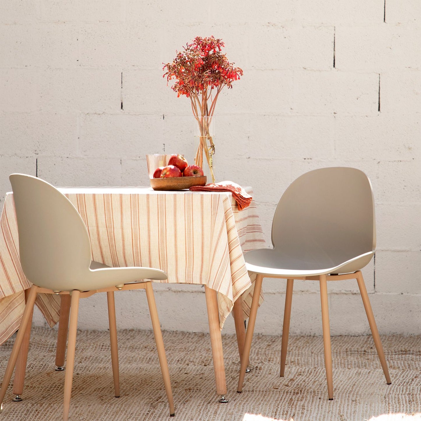 Silla de comedor en polipropileno beige Ceilan -  Klast