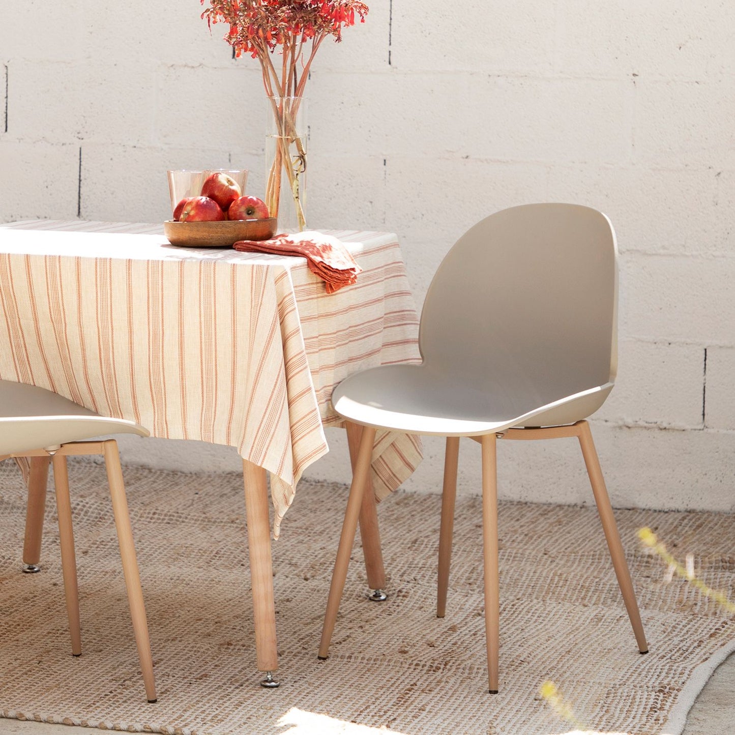 Silla de comedor en polipropileno beige Ceilan -  Klast