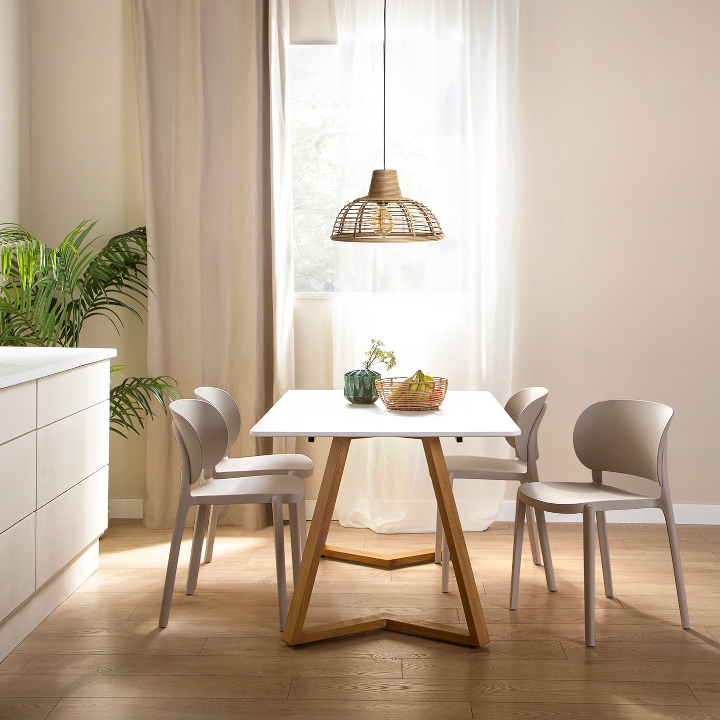 Silla de comedor en polipropileno beige Jana -  Klast