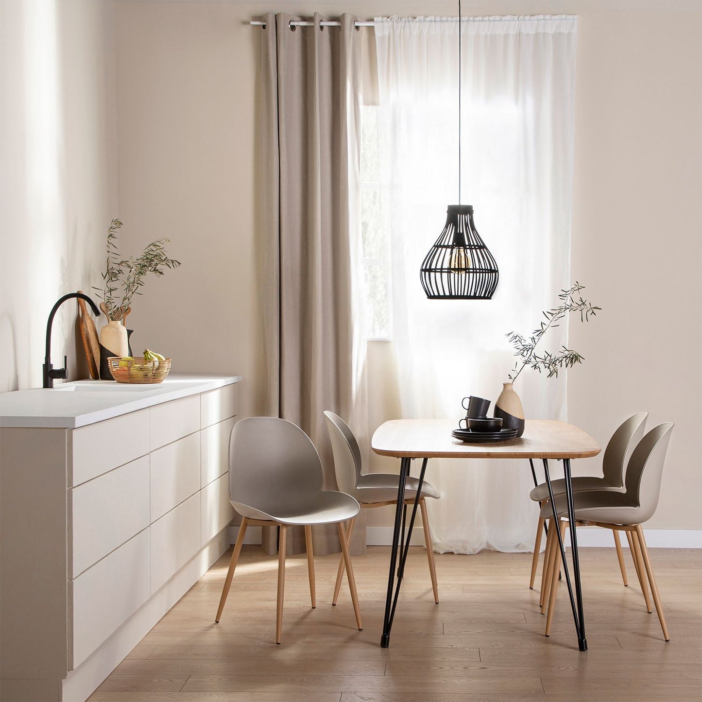 Silla de comedor en polipropileno beige Ceilan -  Klast