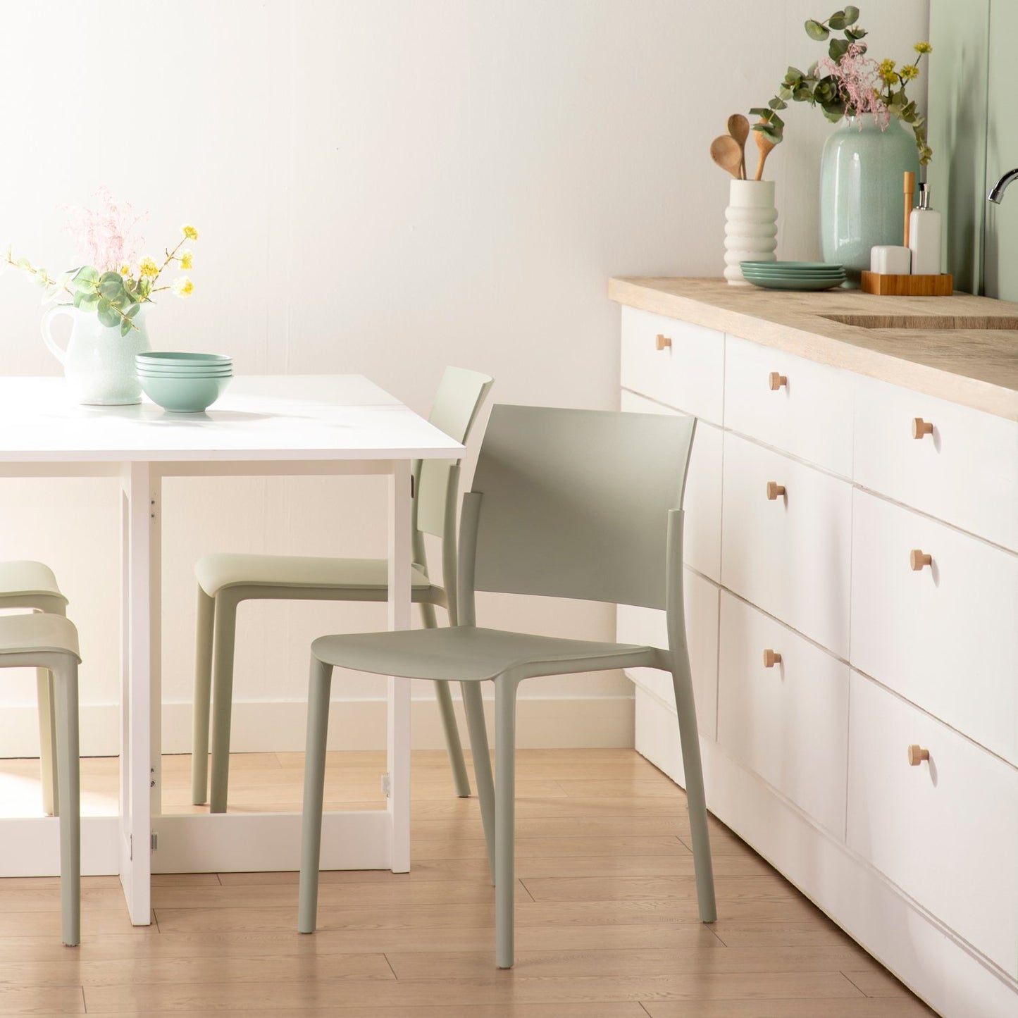 Silla de comedor en polipropileno verde Jeven -  Klast