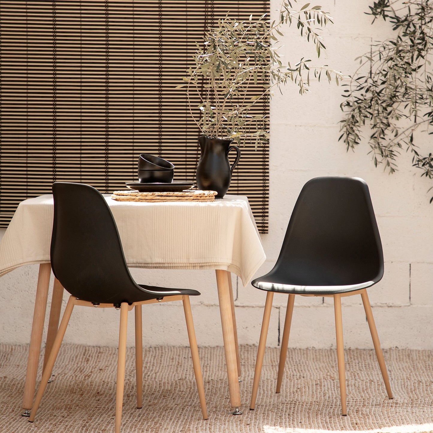 Silla de comedor enpol ipropileno negra con pata natural Davy -  Klast