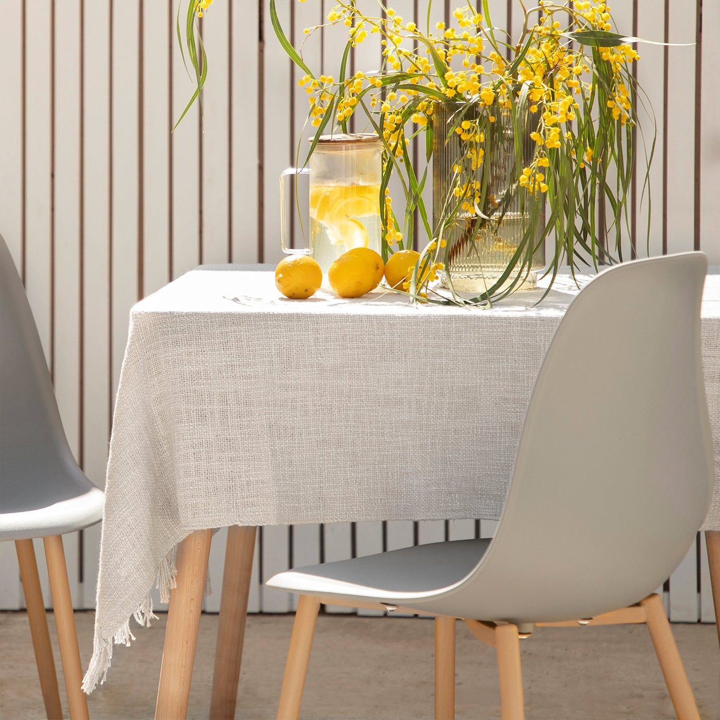 Silla de comedor enpoli propileno gris con pata natural Davy -  Klast