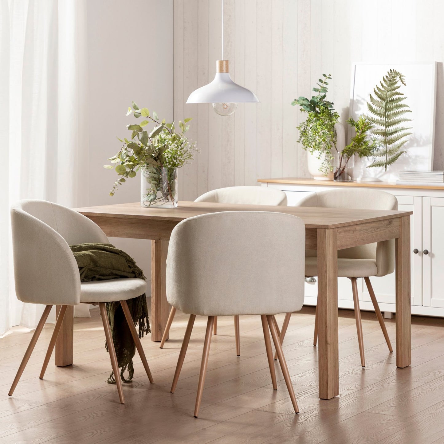 Silla de comedor tapizada beige con pata natural Scot -  Klast