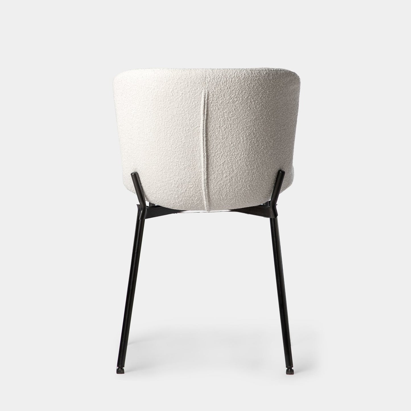 Silla de comedor tapizada bouclé beige con pata negra Ari -  Klast