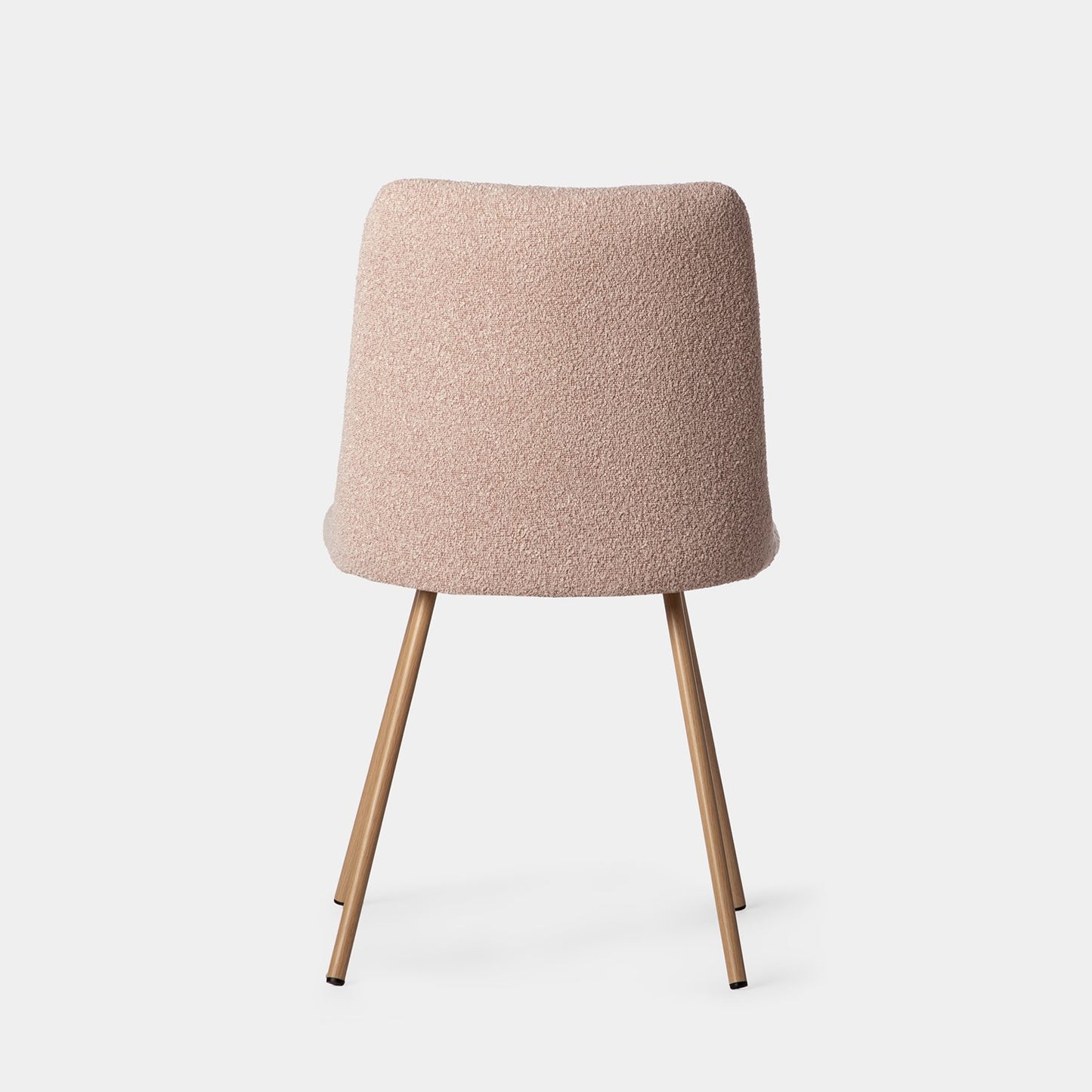 Silla de comedor tapizada bouclé rosa nude con pata natural Tera -  Klast