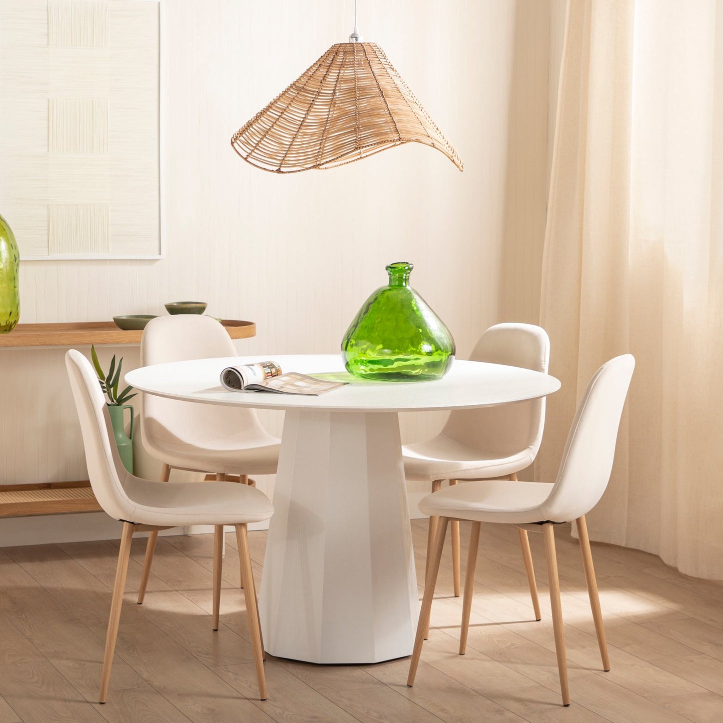 Silla de comedor tapizada terciopelo beige con pata natural Ellis -  Klast