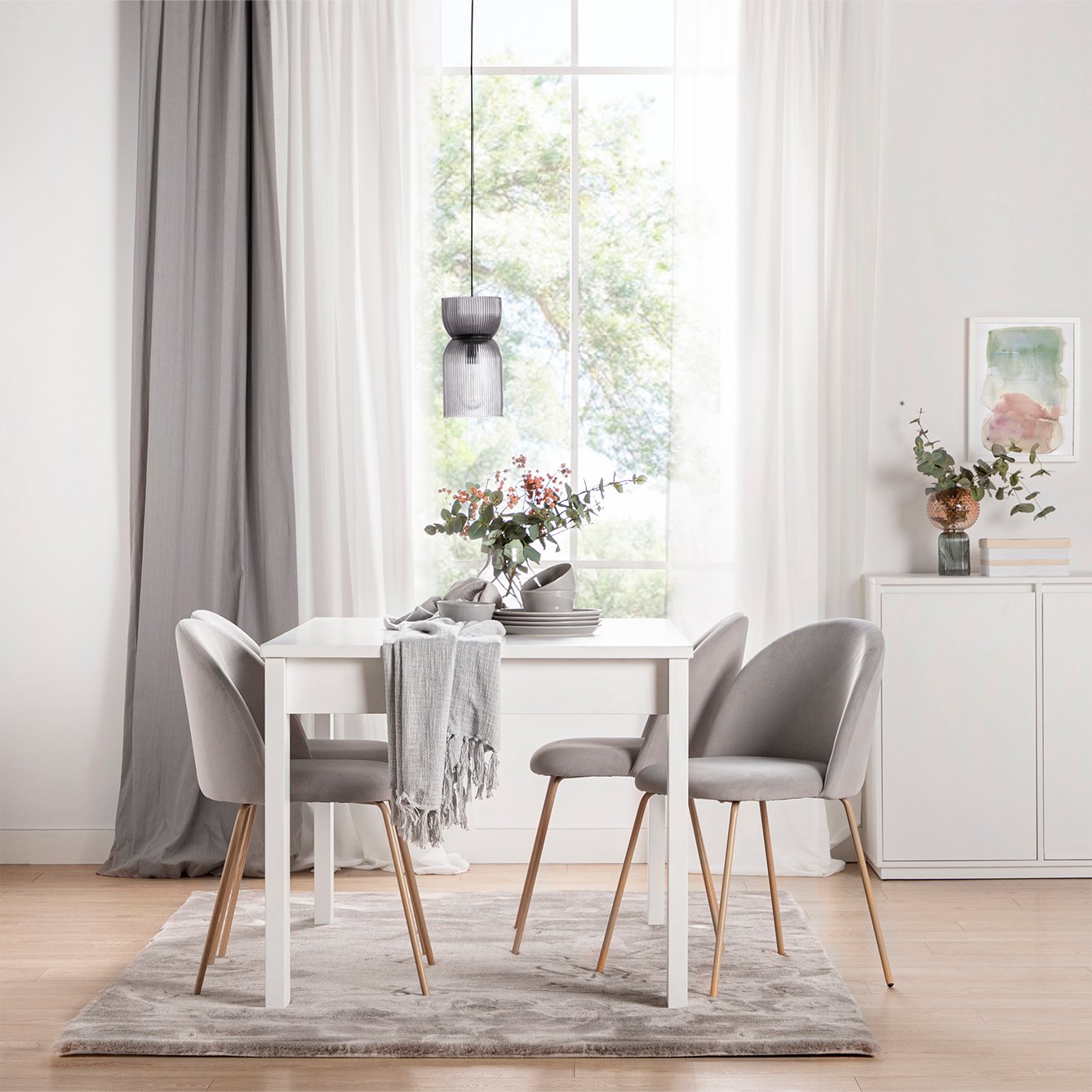 Silla de comedor tapizada terciopelo gris con pata natural Olivia -  Klast