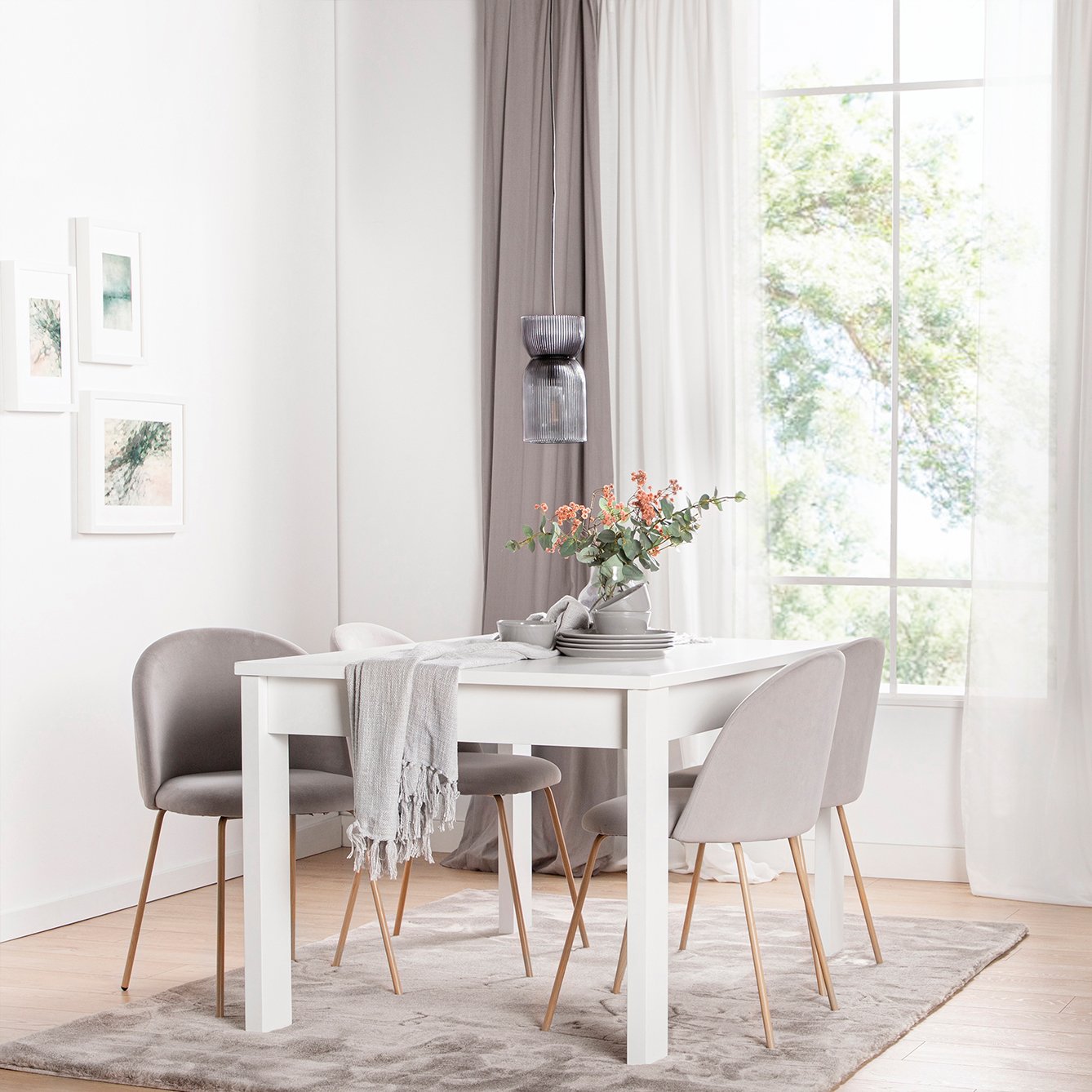 Silla de comedor tapizada terciopelo gris con pata natural Olivia -  Klast