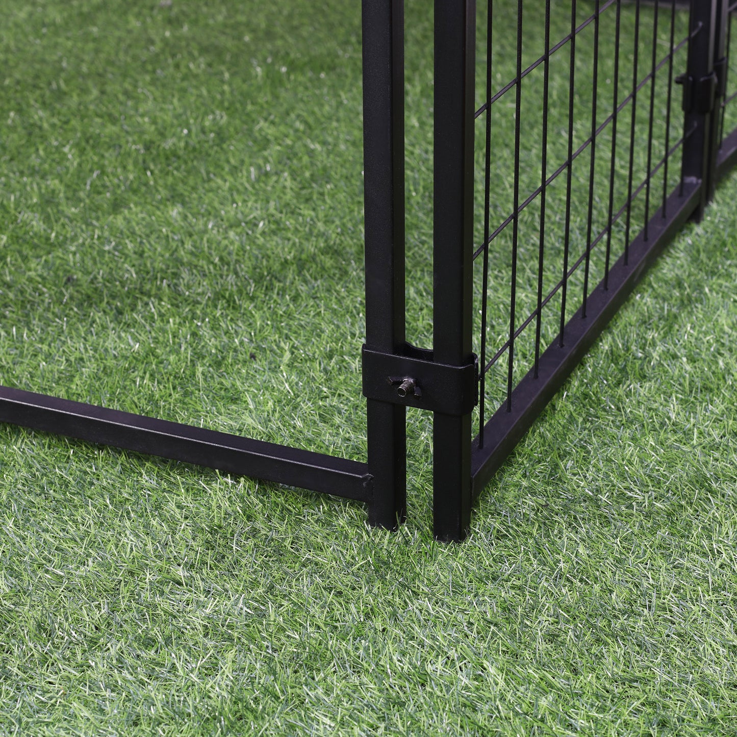 PawHut Perrera de Exterior con Techo 141x141x153 cm Corral para Perros de Jardín Parque para Mascotas con Malla de Metal y Puerta con Cerradura para Terraza Balcón Patio Negro