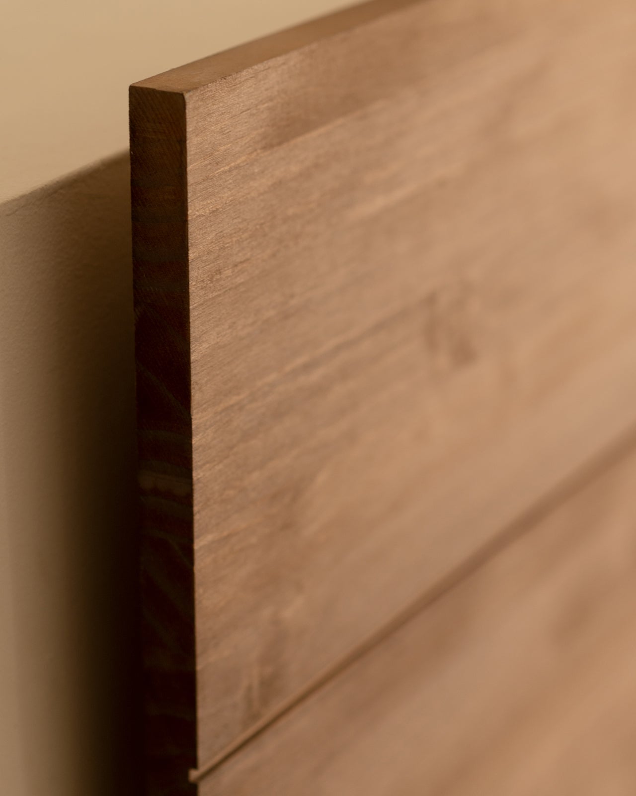 Cabecero de madera maciza en tono roble oscuro de 150x80cm - DECOWOOD