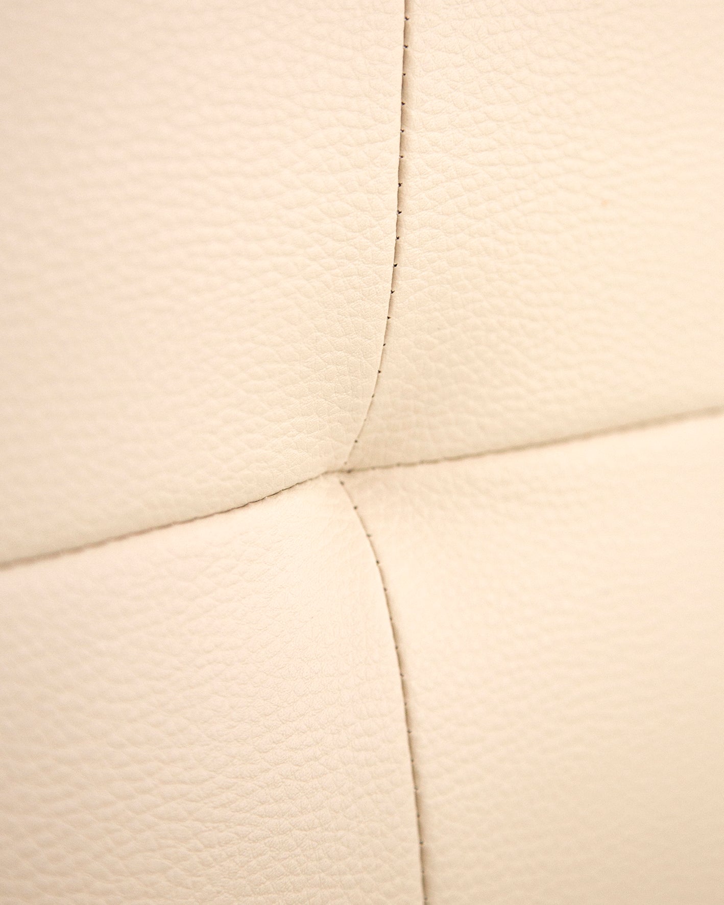 Cabecero tapizado de polipiel con pliegues en color beige de 150x80cm - DECOWOOD