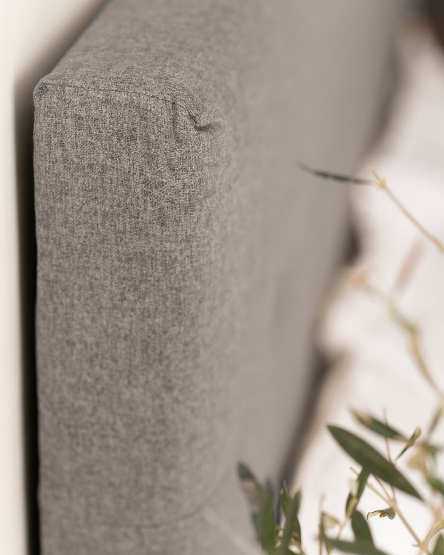 Cabecero tapizado de poliester con pliegues en color gris de 90x80cm - DECOWOOD