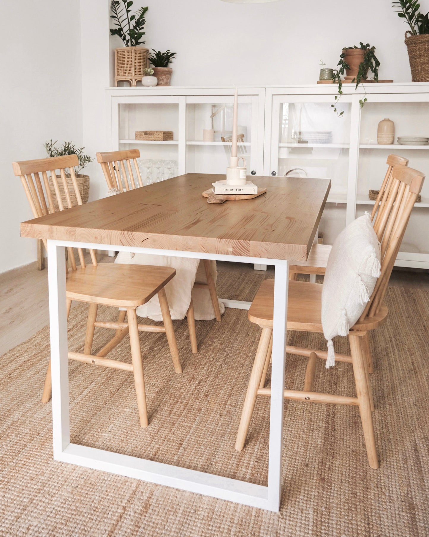 Mesa de comedor de madera maciza roble oscuro patas blancas 120x80cm - DECOWOOD