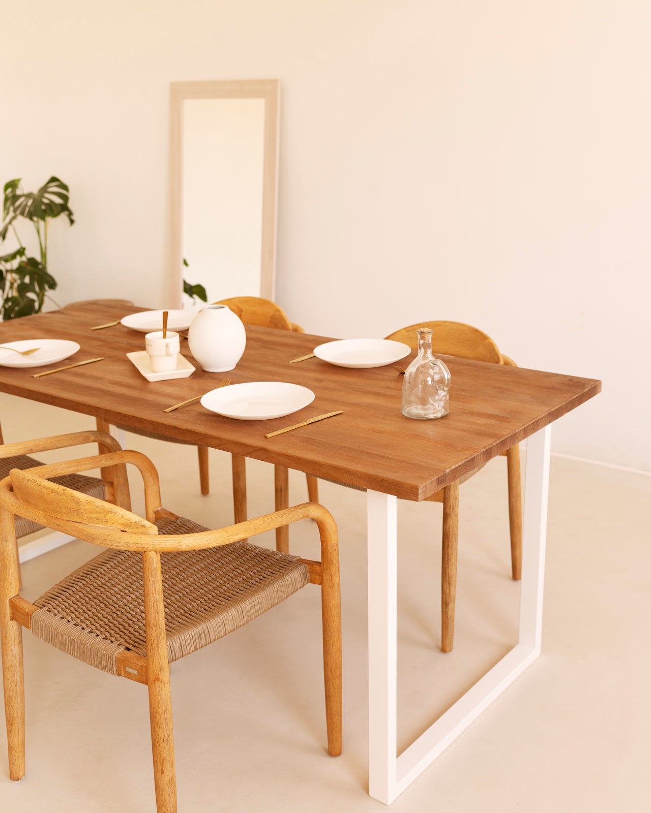 Mesa de comedor de madera maciza roble oscuro patas blancas 160x80cm - DECOWOOD