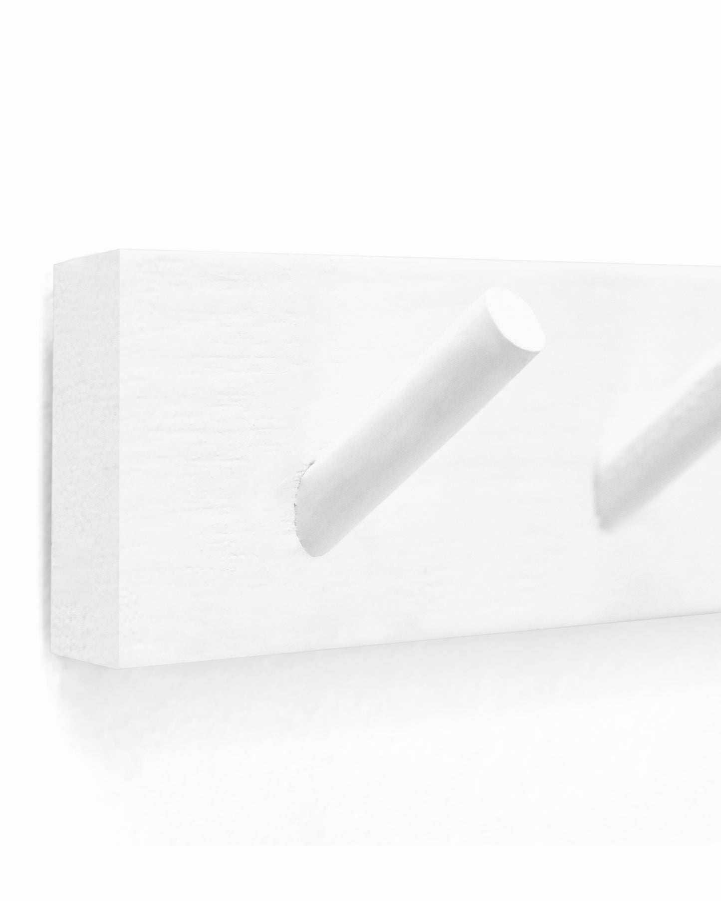 Colgador de pared de madera maciza en tono blanco de 61x5cm - DECOWOOD