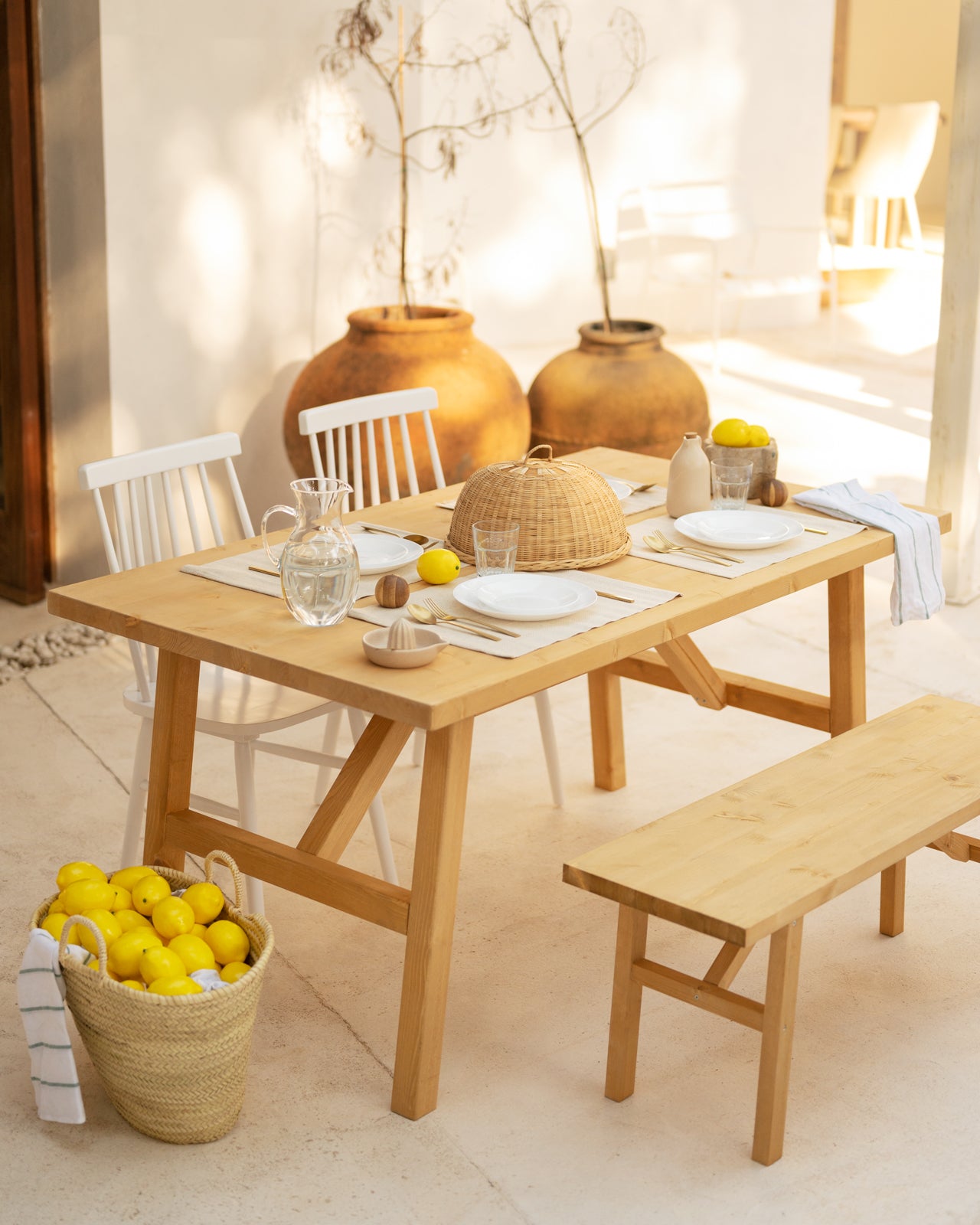 Mesa de comedor de madera maciza en tono olivo de 120x90cm - DECOWOOD