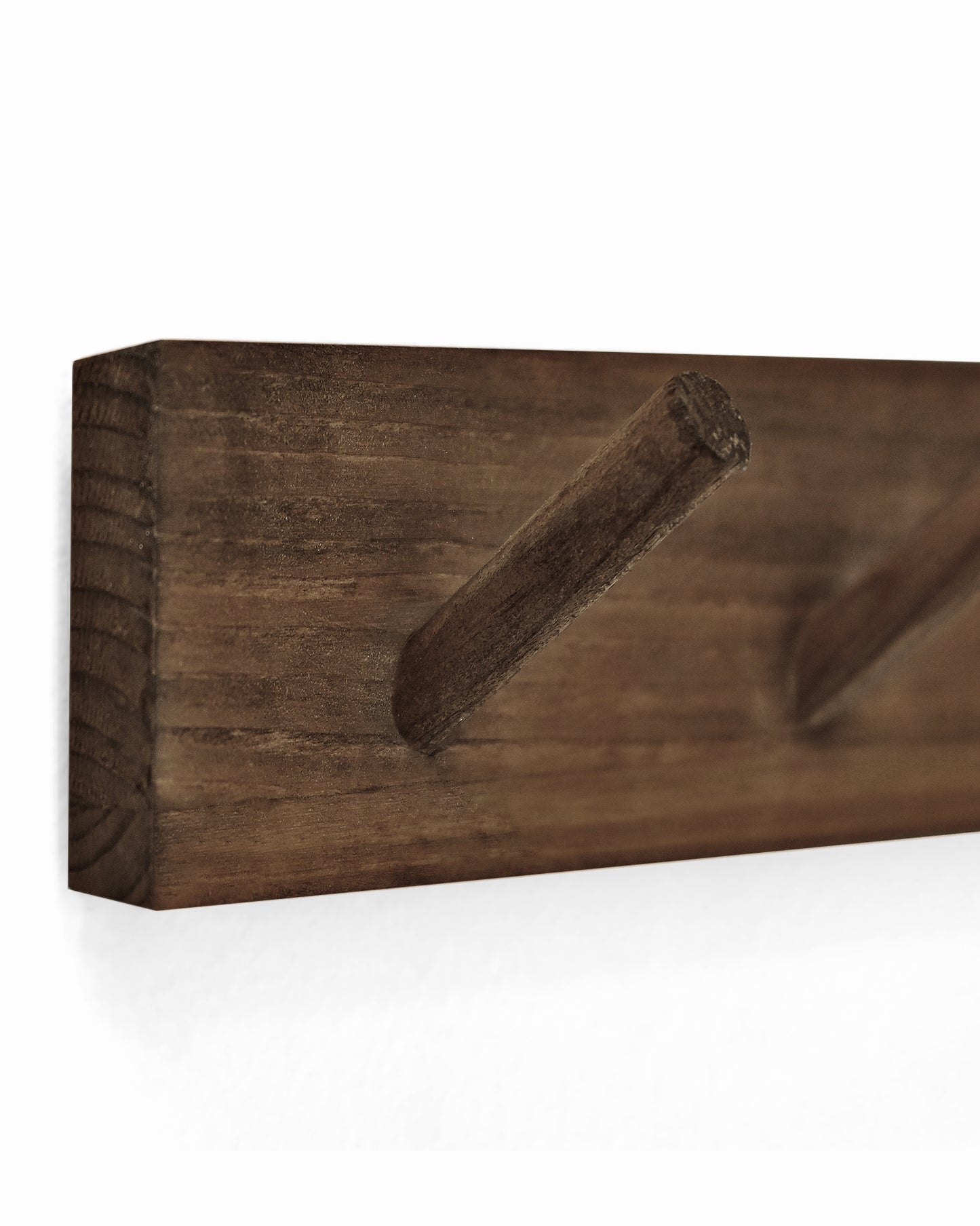 Colgador de pared de madera maciza en tono nogal de 61x5cm - DECOWOOD