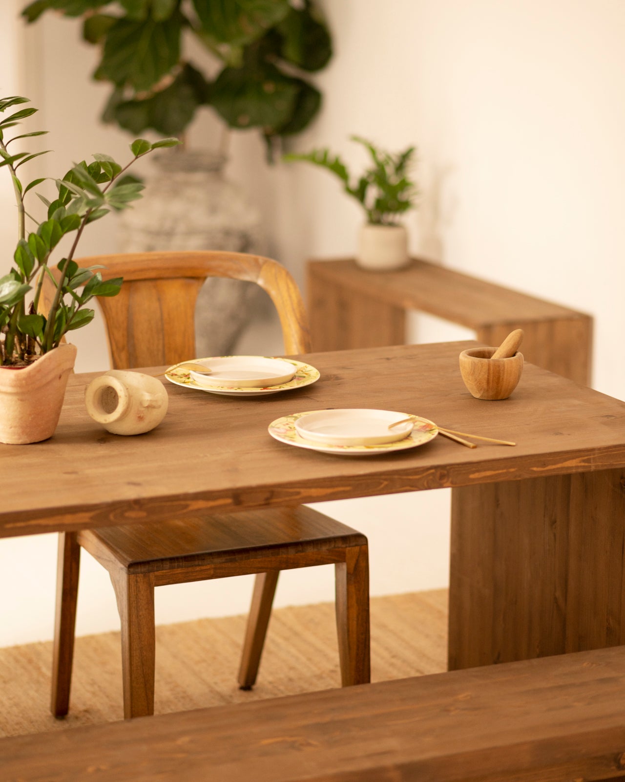 Pack mesa de comedor y banco de madera maciza en tono roble oscuro de 200cm - DECOWOOD