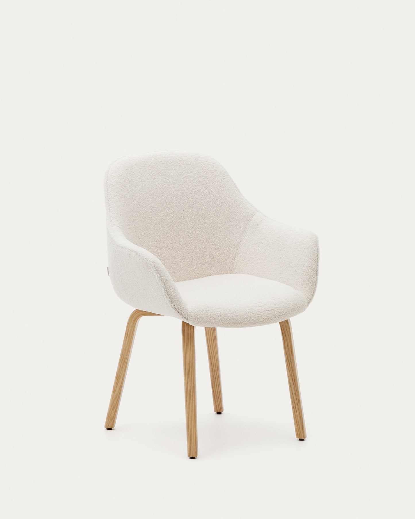 Silla Aleli de borreguito blanco y patas de madera maciza de fresno con acabado natural