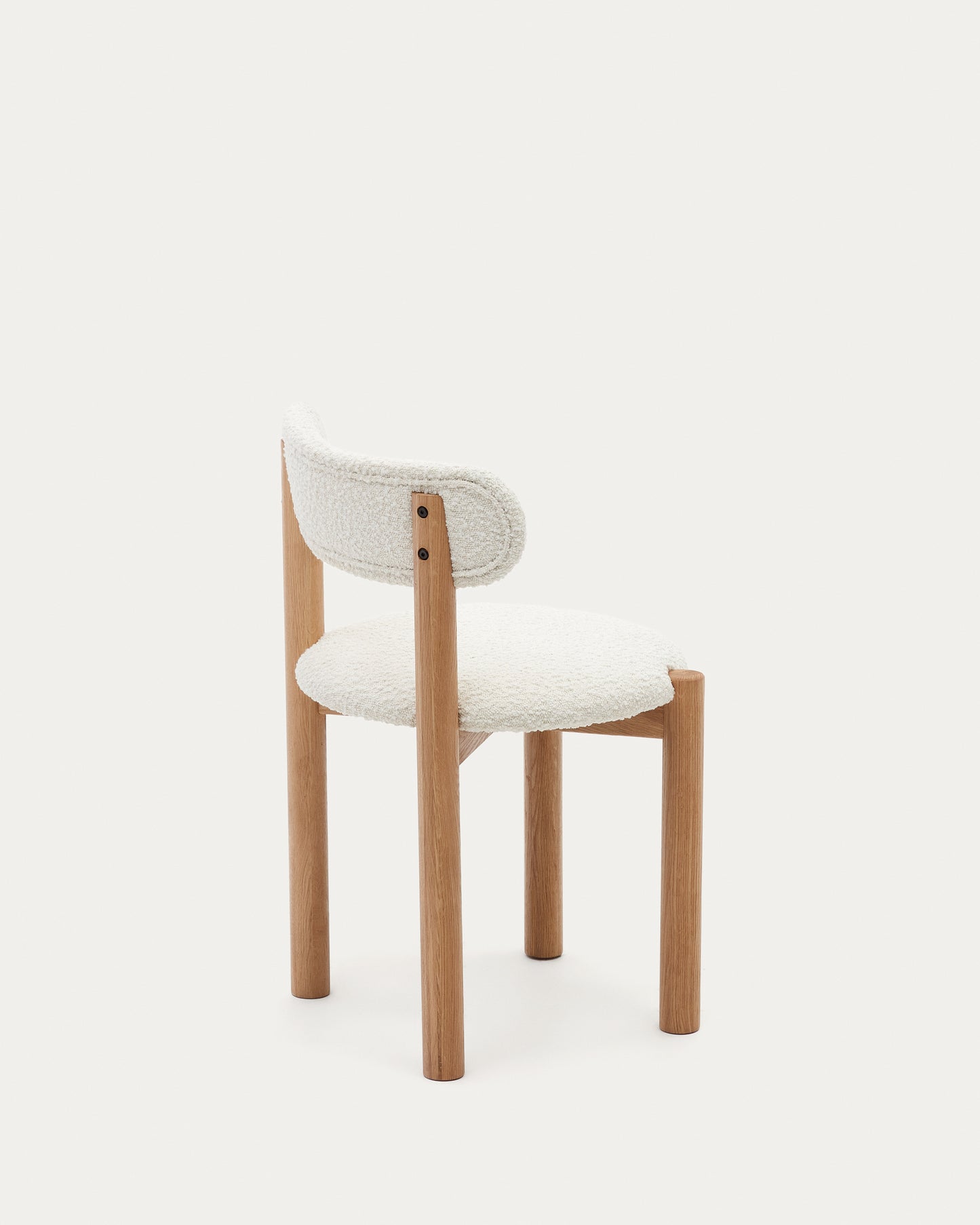 Silla Nebai borreguito blanco estructura madera maciza roble acabado natural FSC MIX Credit