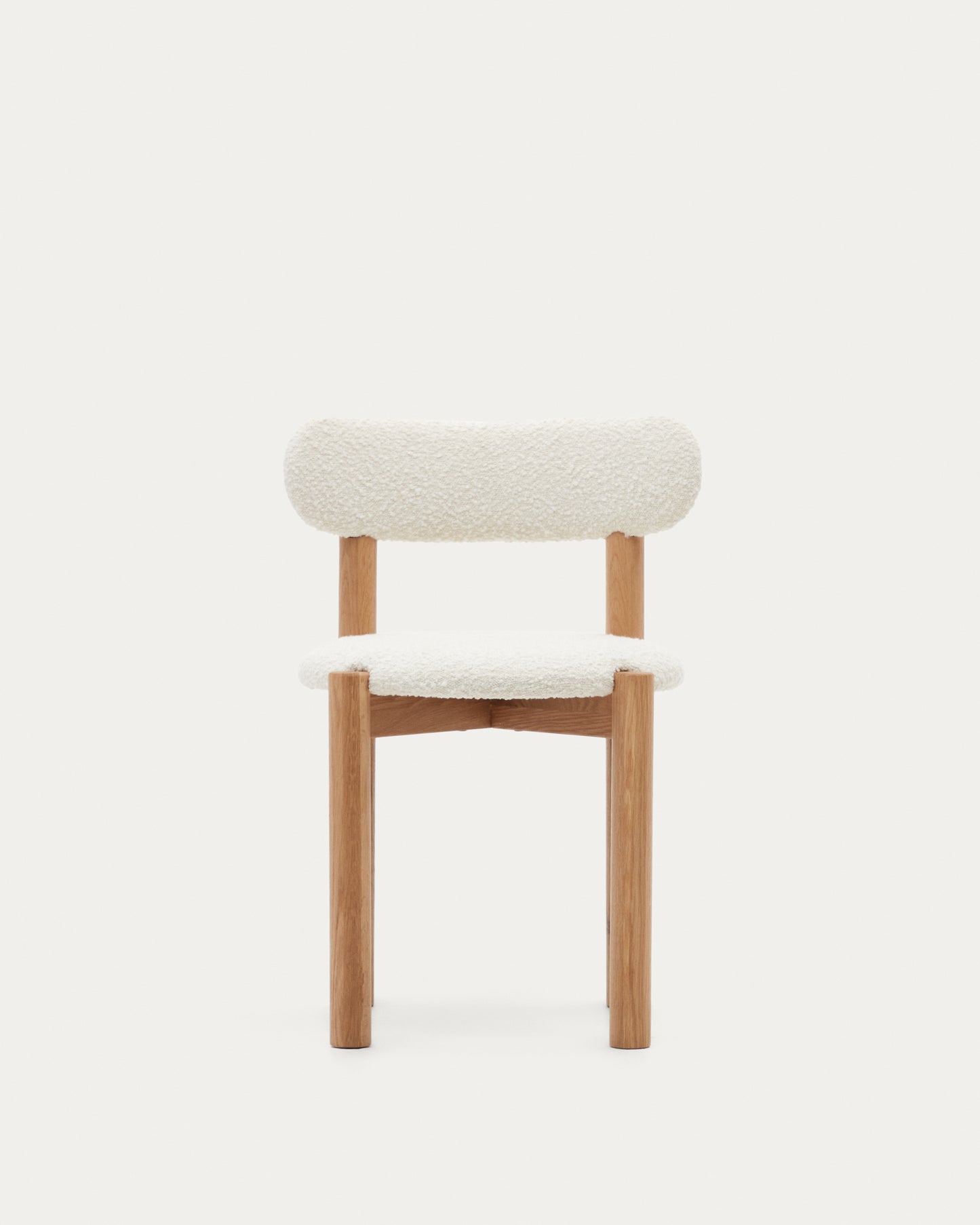 Silla Nebai borreguito blanco estructura madera maciza roble acabado natural FSC MIX Credit