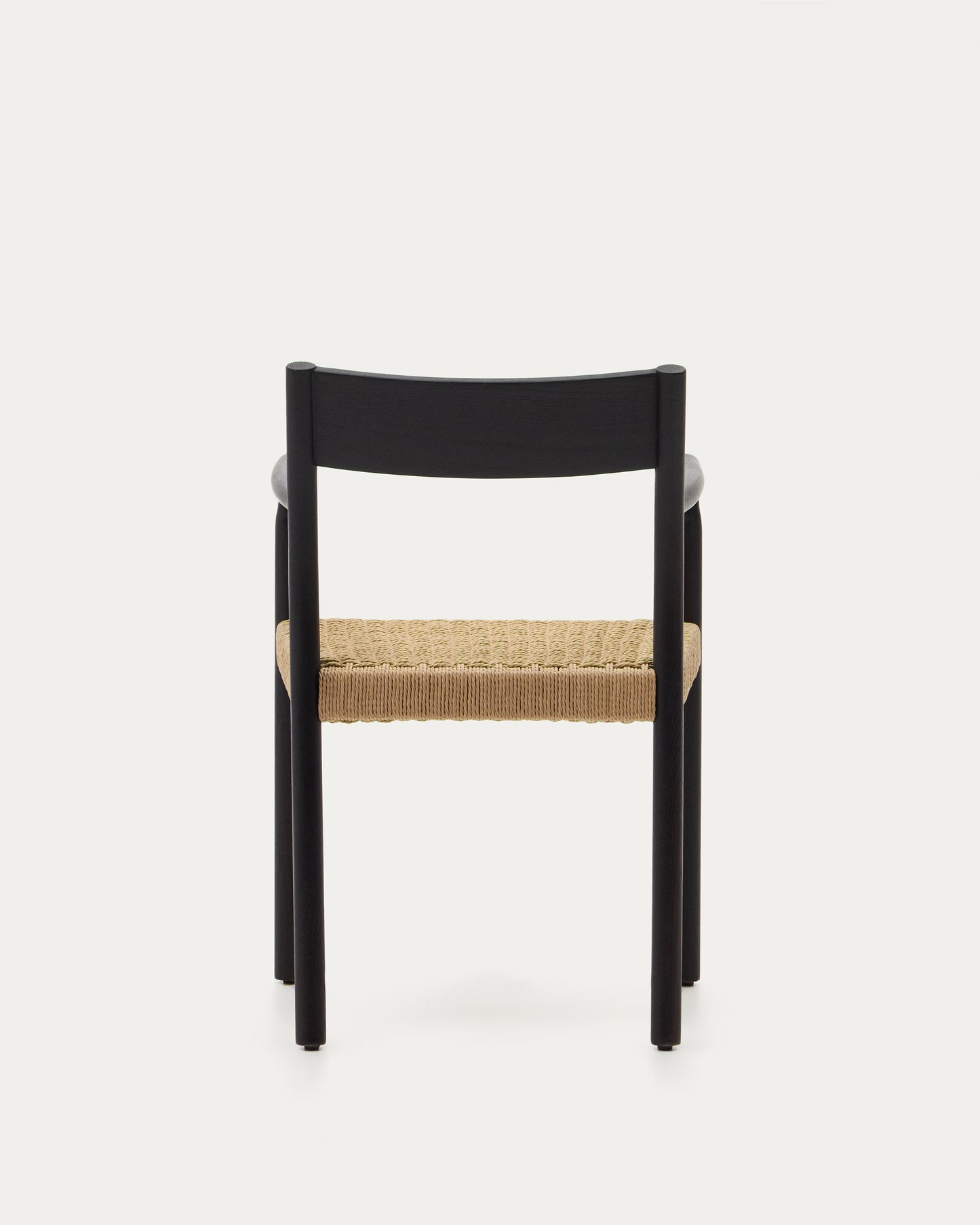 Silla Yalia de madera maciza de roble con acabado negro y asiento de cuerda FSC 100%