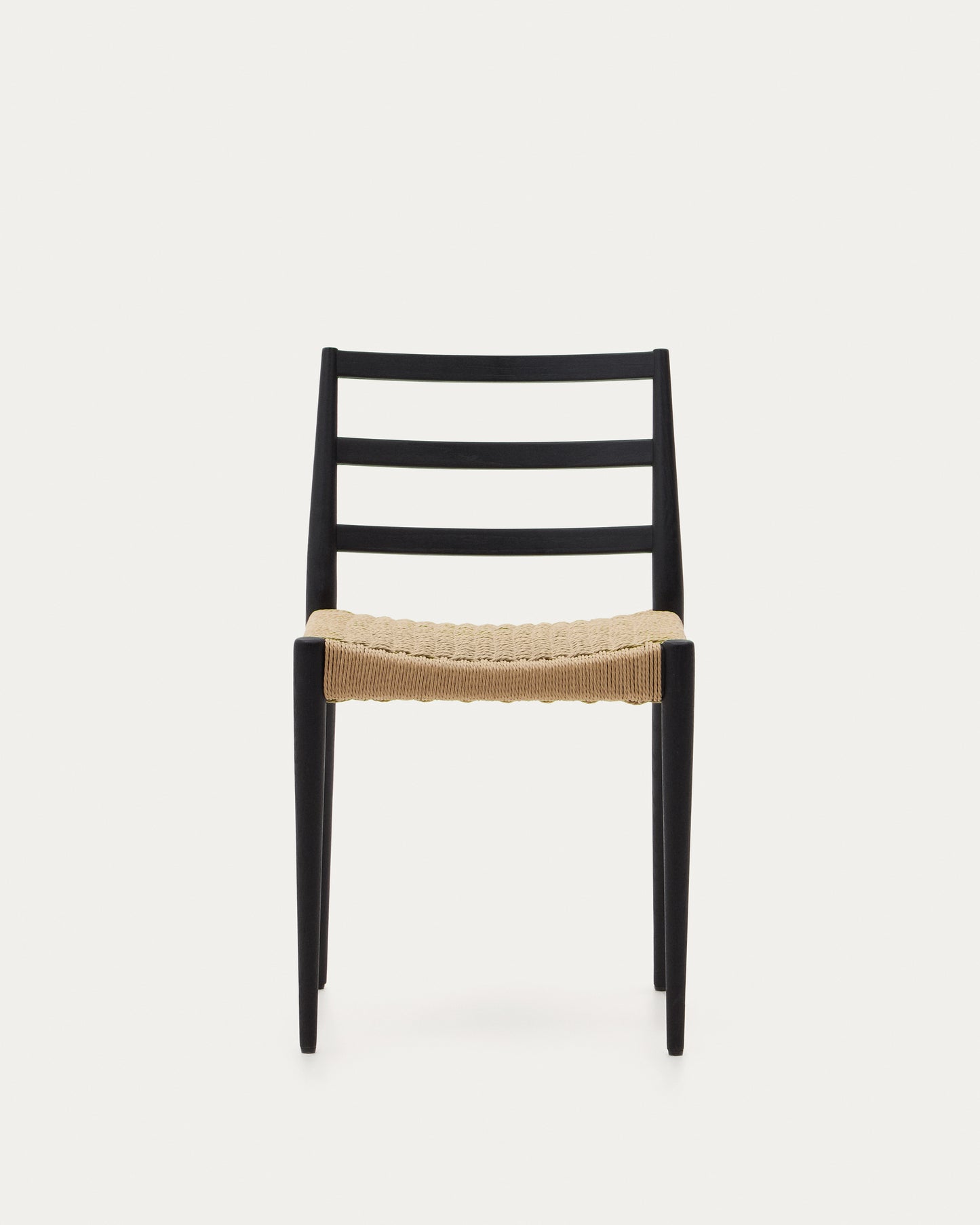 Silla Analy de madera maciza de roble con acabado negro y asiento de cuerda FSC 100%