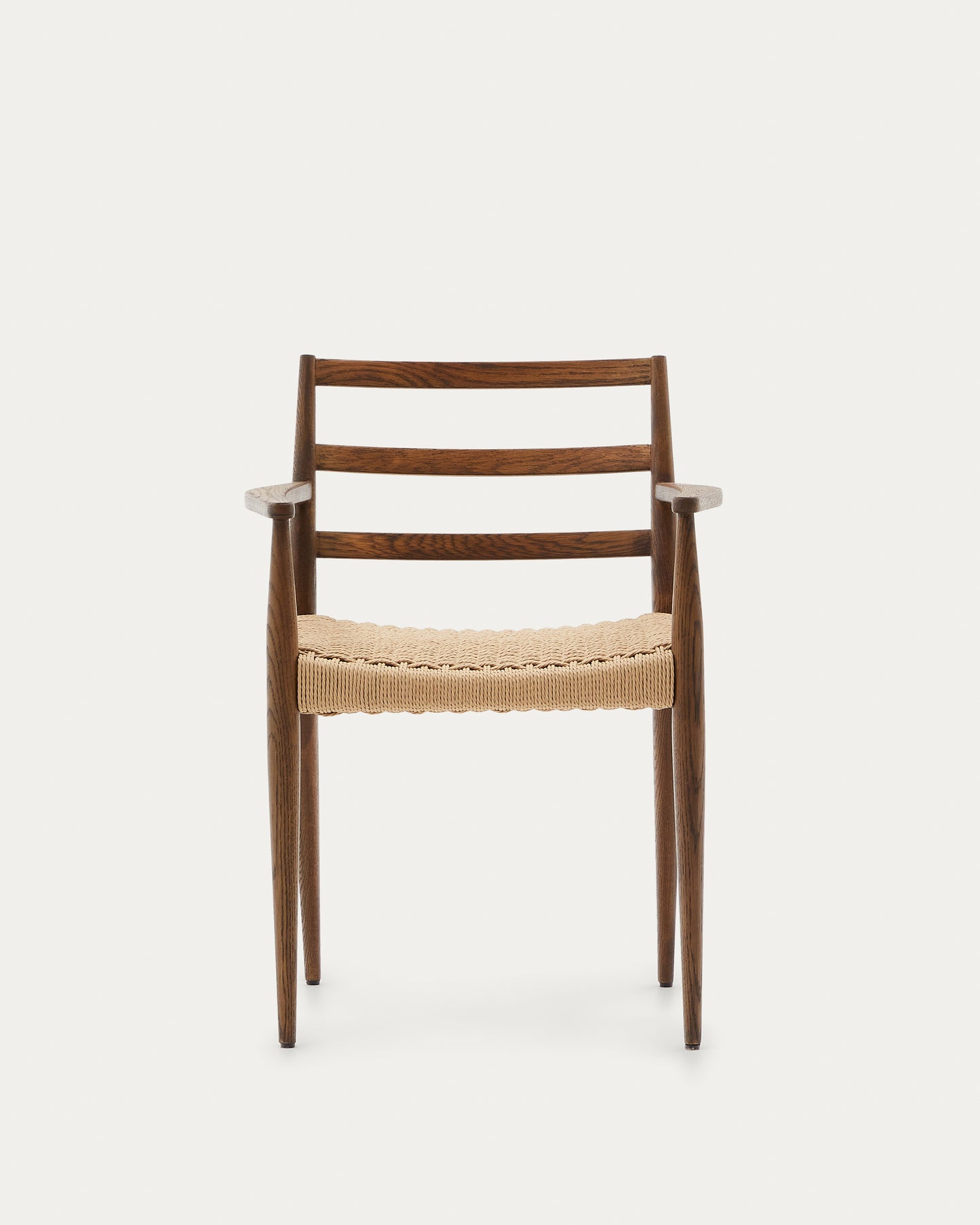 Silla Analy con reposabrazos madera maciza de roble acabado nogal asiento cuerda FSC 100%