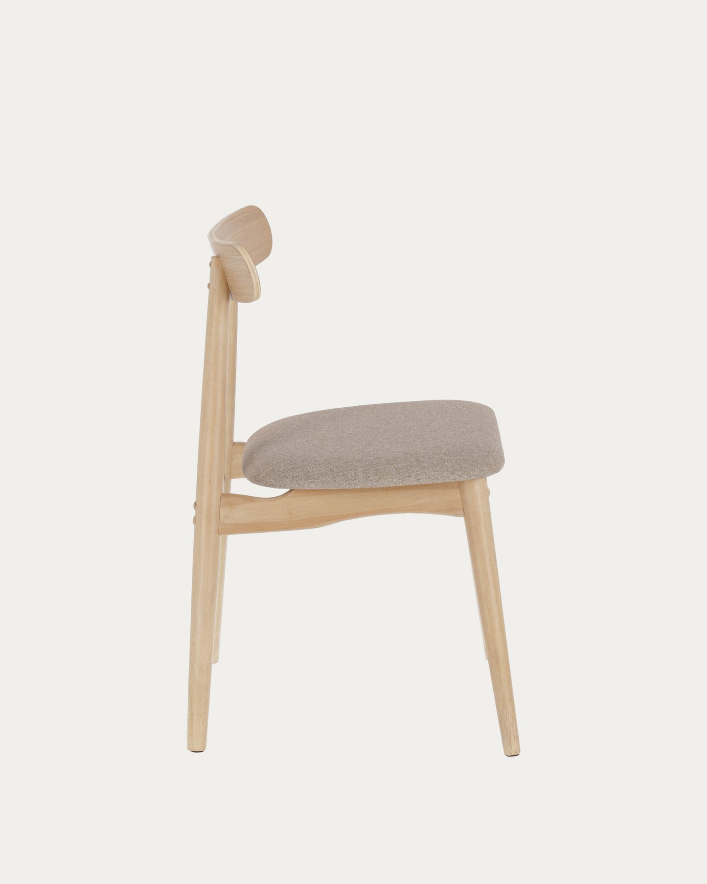 Silla Nayme beige de chapa de fresno y patas de madera maciza de caucho