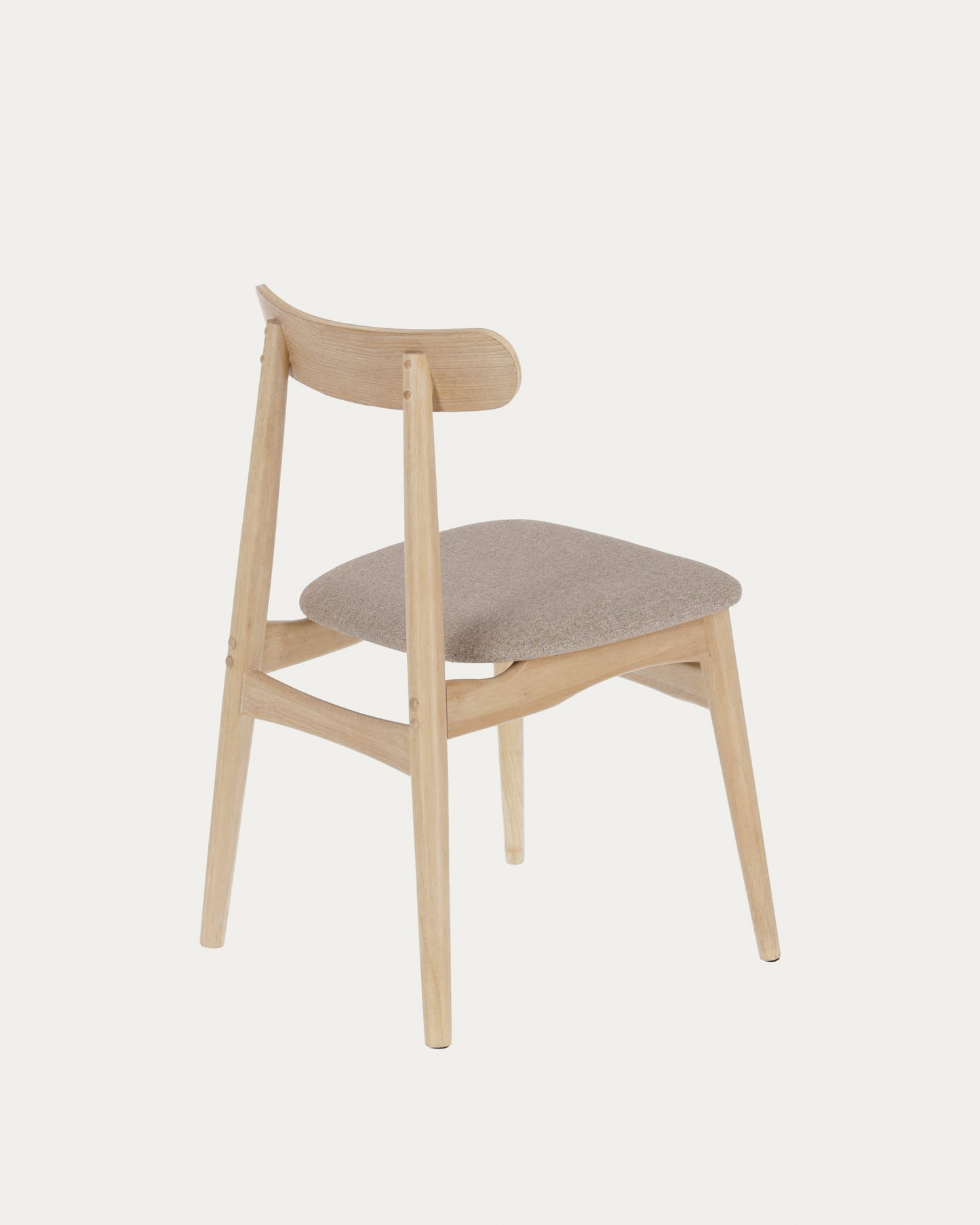 Silla Nayme beige de chapa de fresno y patas de madera maciza de caucho