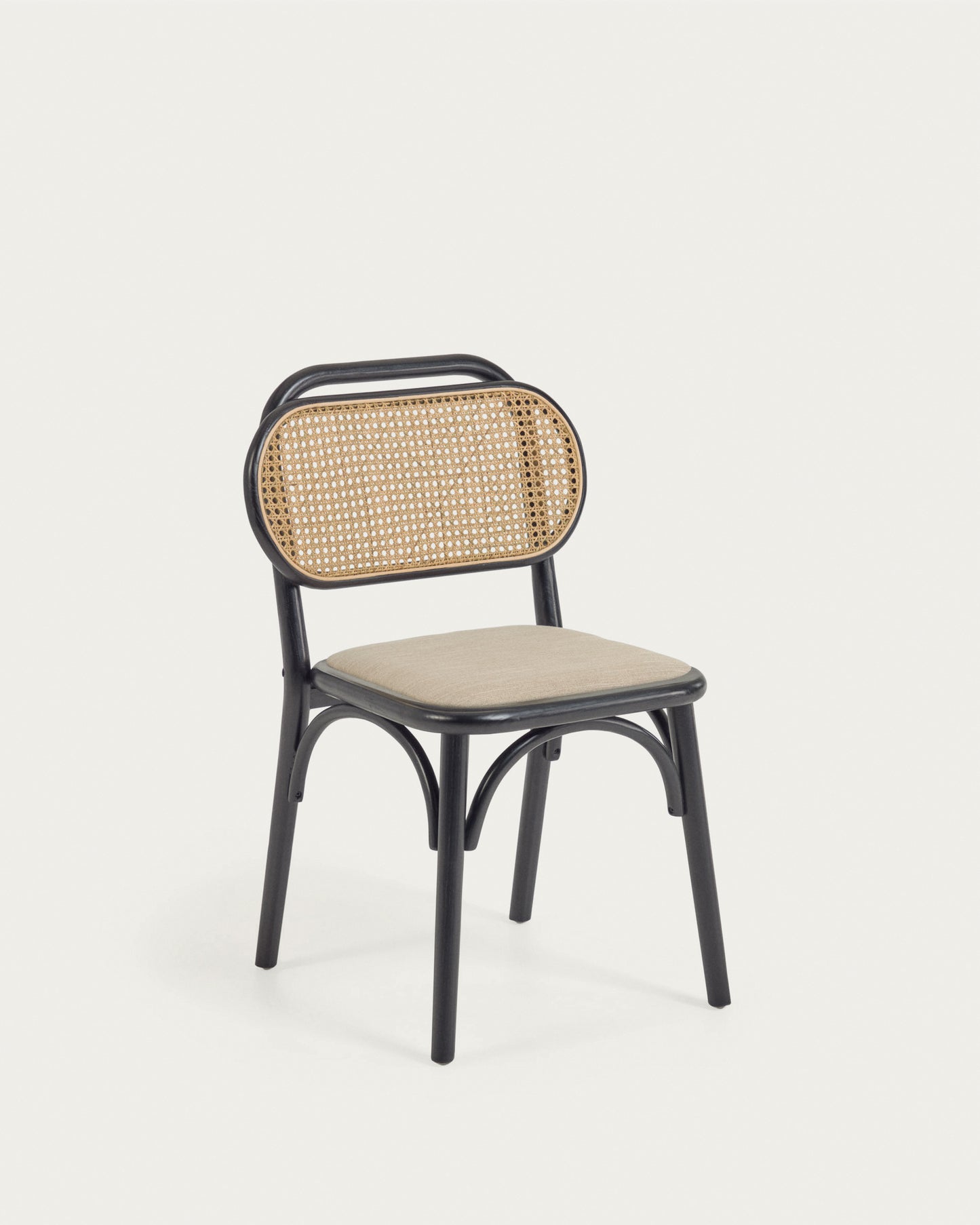 Silla Doriane de madera maciza de olmo lacado negro y asiento de tela