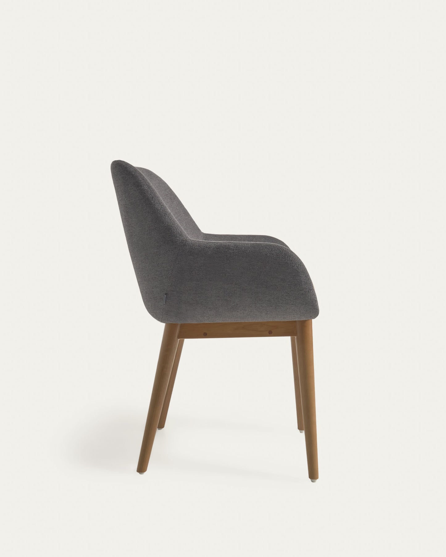 Silla Konna gris oscuro y patas de madera maciza de fresno acabado oscuro