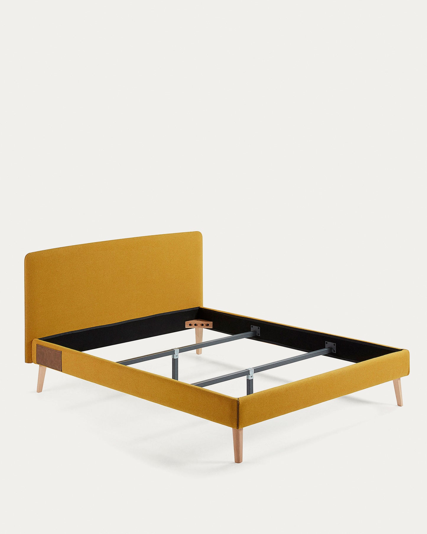 Cama desenfundable Dyla mostaza patas madera maciza de haya para colchón de 150 x 190 cm